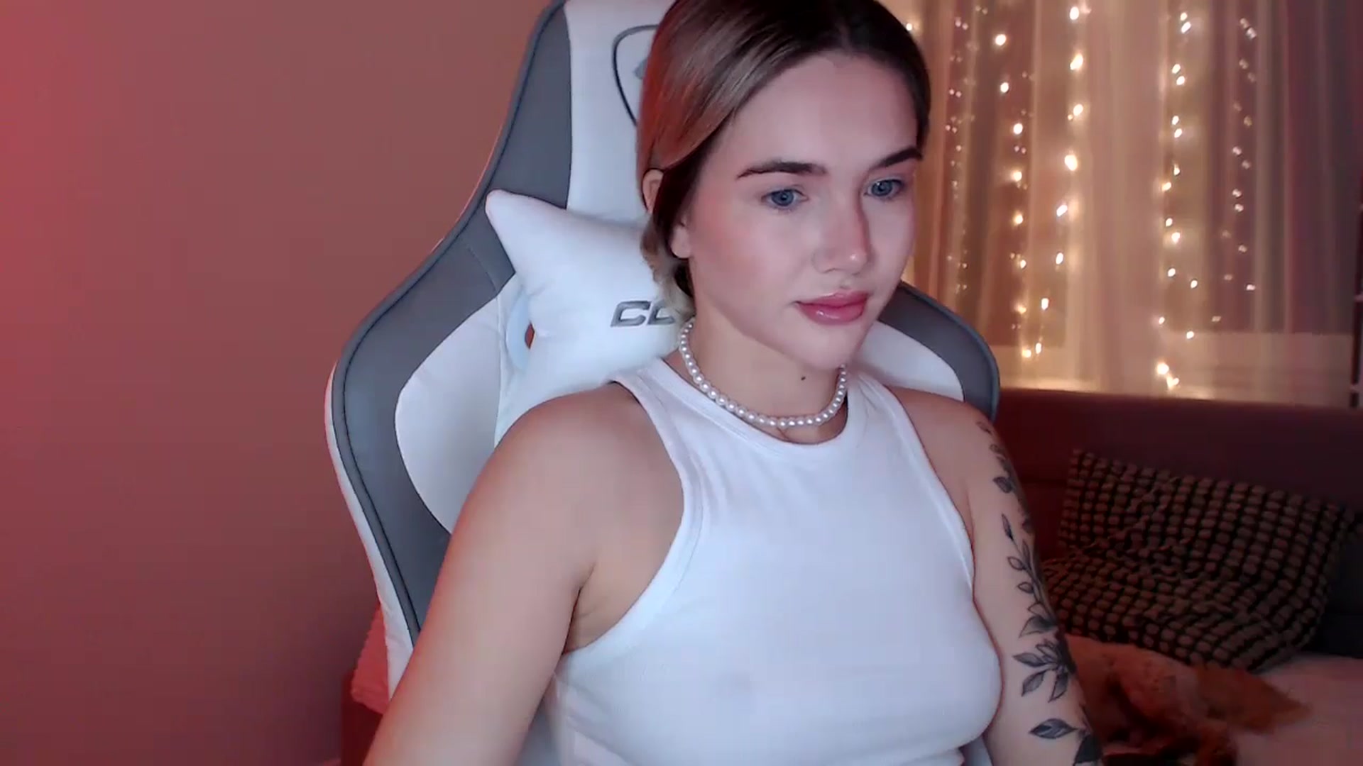 Gallery image thumbnail from HolyMeow's myfreecams stream on, 05/29/2025, 20:54 image 8 of 20