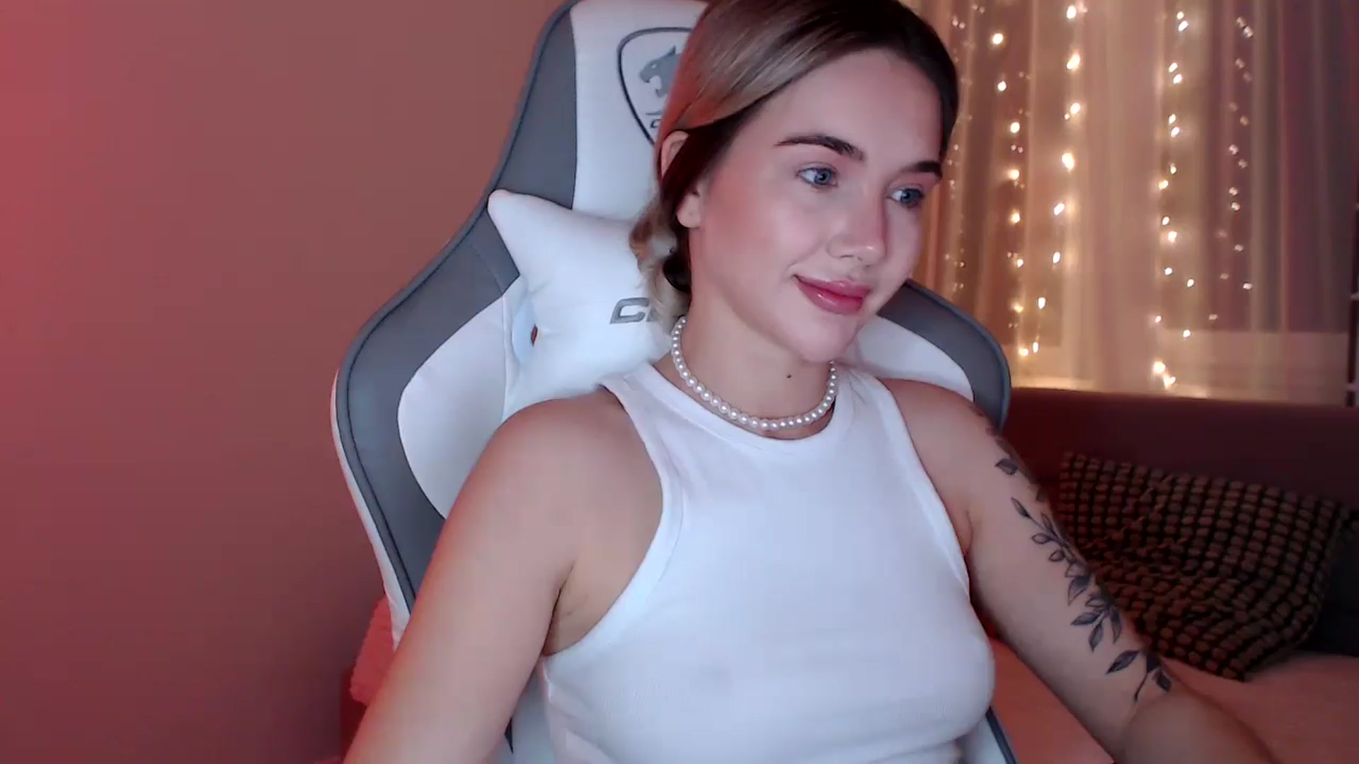 Gallery image thumbnail from HolyMeow's myfreecams stream on, 05/29/2025, 20:54 image 14 of 20
