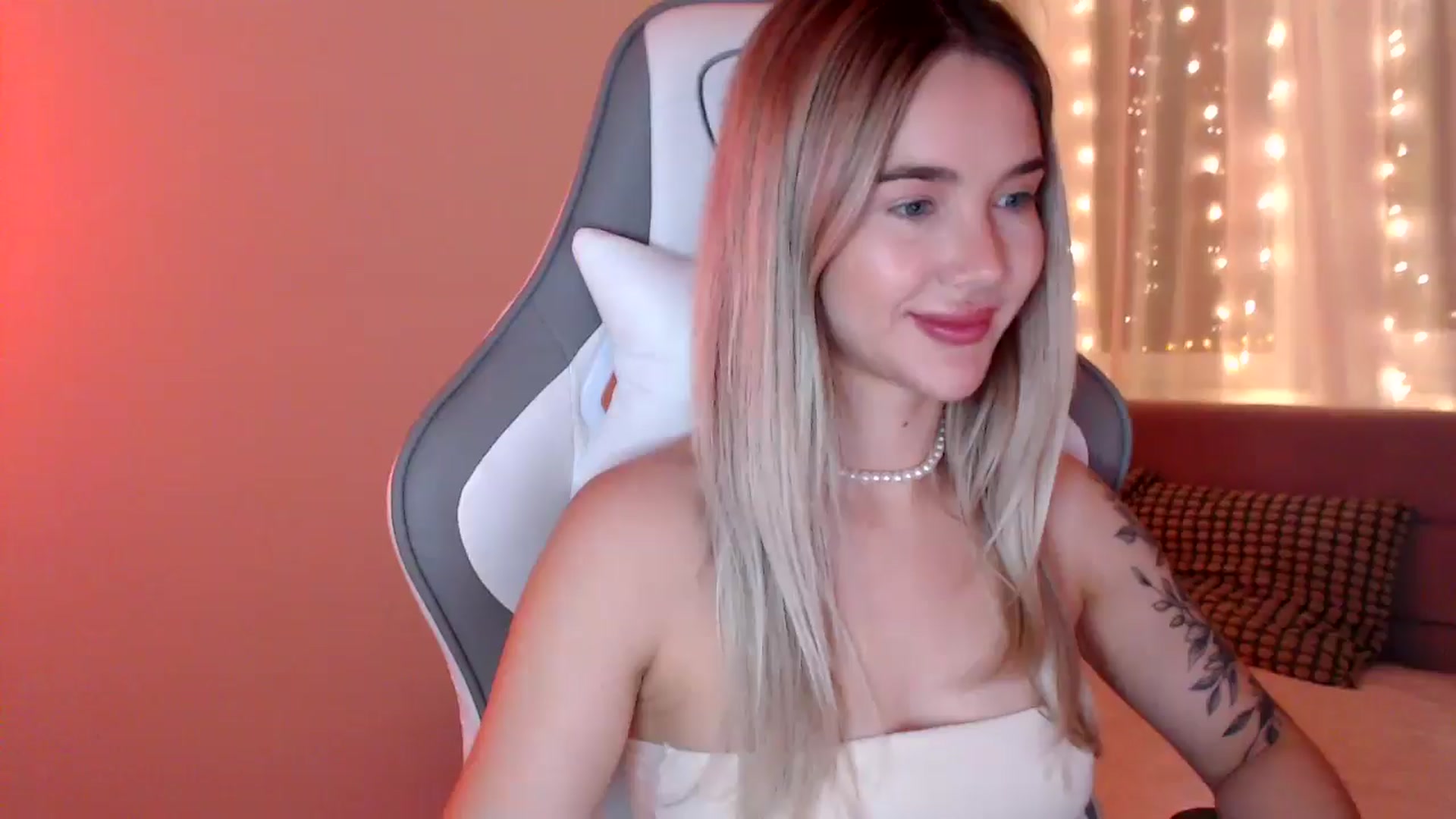 Gallery image thumbnail from HolyMeow's myfreecams stream on, 05/31/2025, 19:58 image 18 of 20