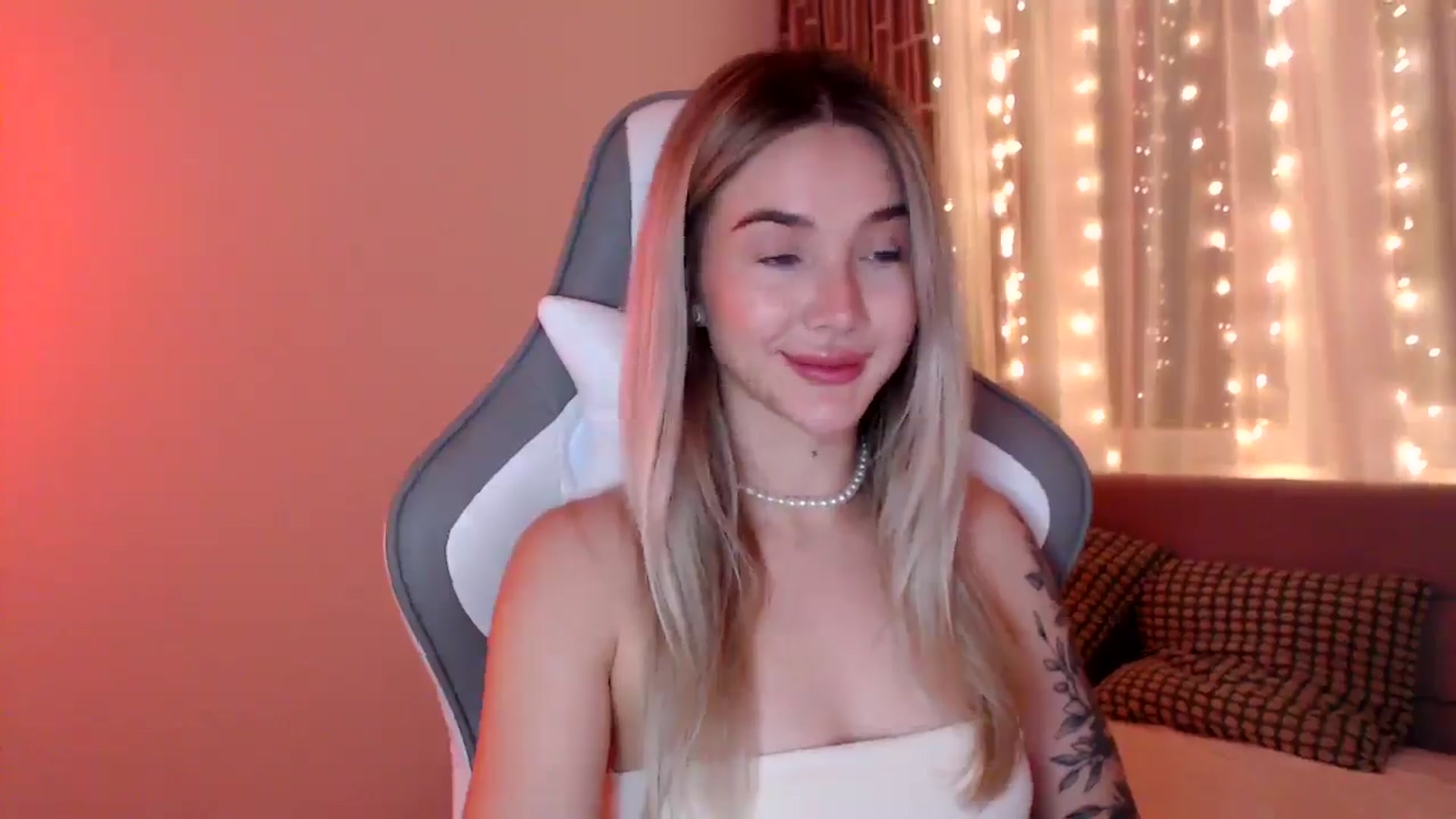 Gallery image thumbnail from HolyMeow's myfreecams stream on, 05/31/2025, 19:58 image 4 of 20