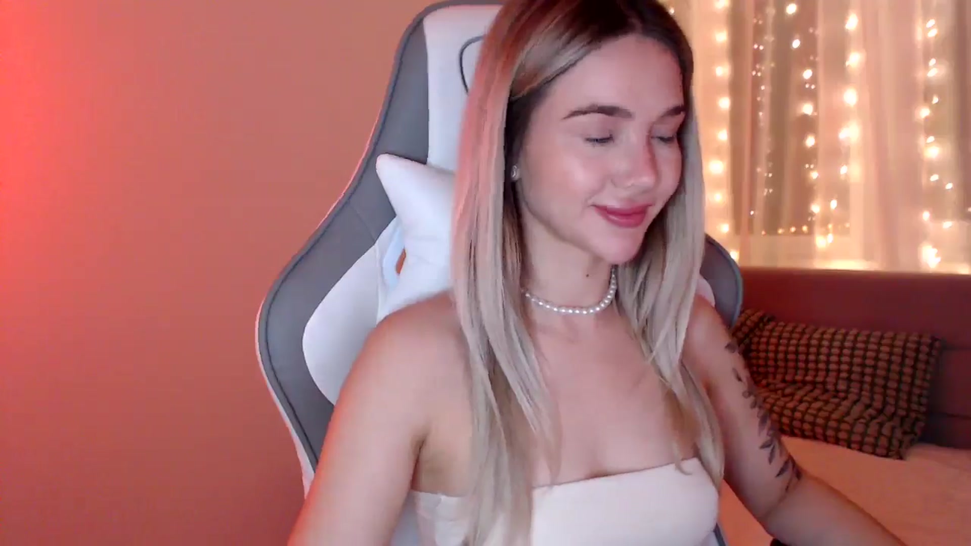 Gallery image thumbnail from HolyMeow's myfreecams stream on, 05/31/2025, 19:58 image 12 of 20