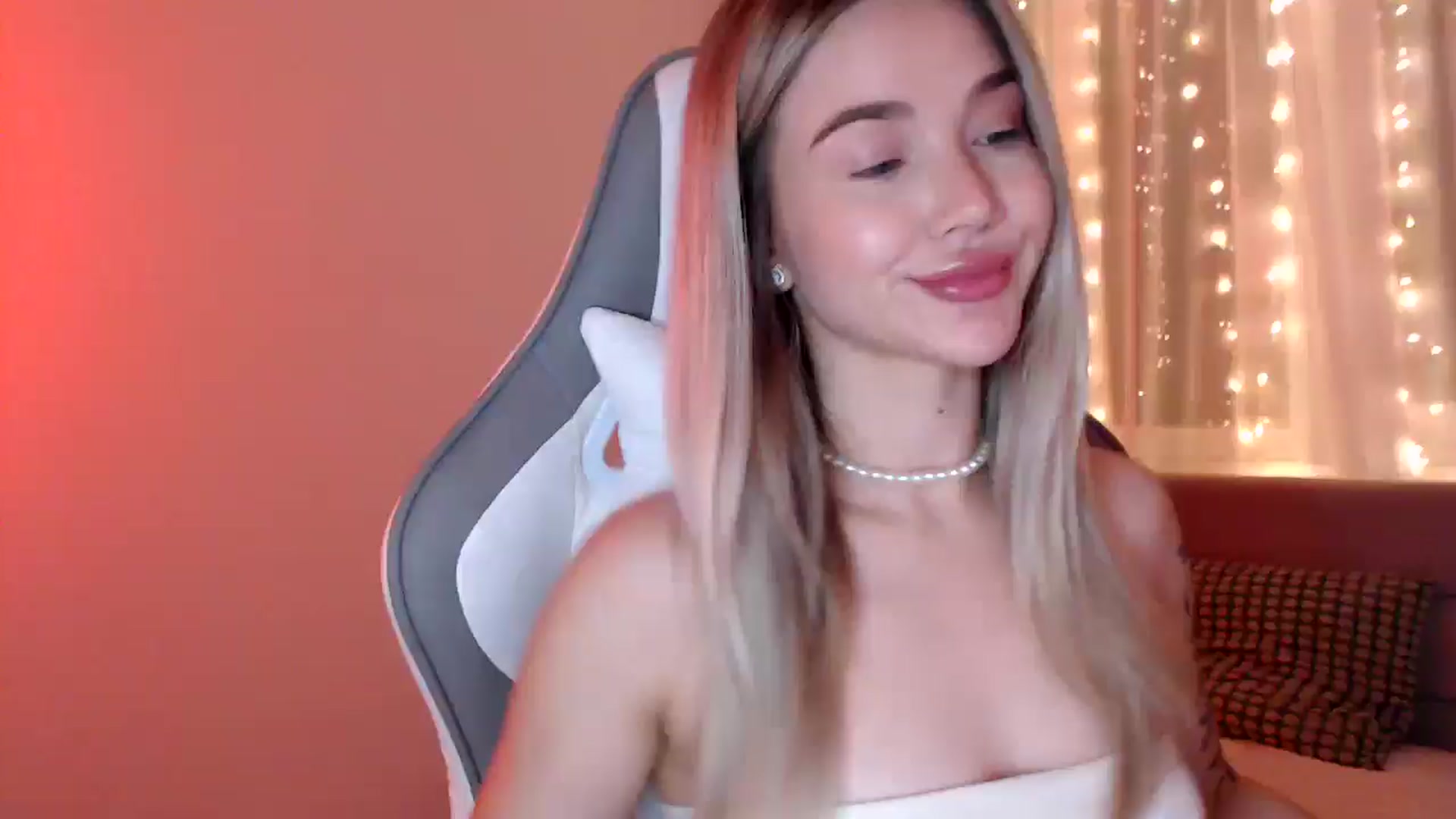 Gallery image thumbnail from HolyMeow's myfreecams stream on, 05/31/2025, 19:58 image 3 of 20