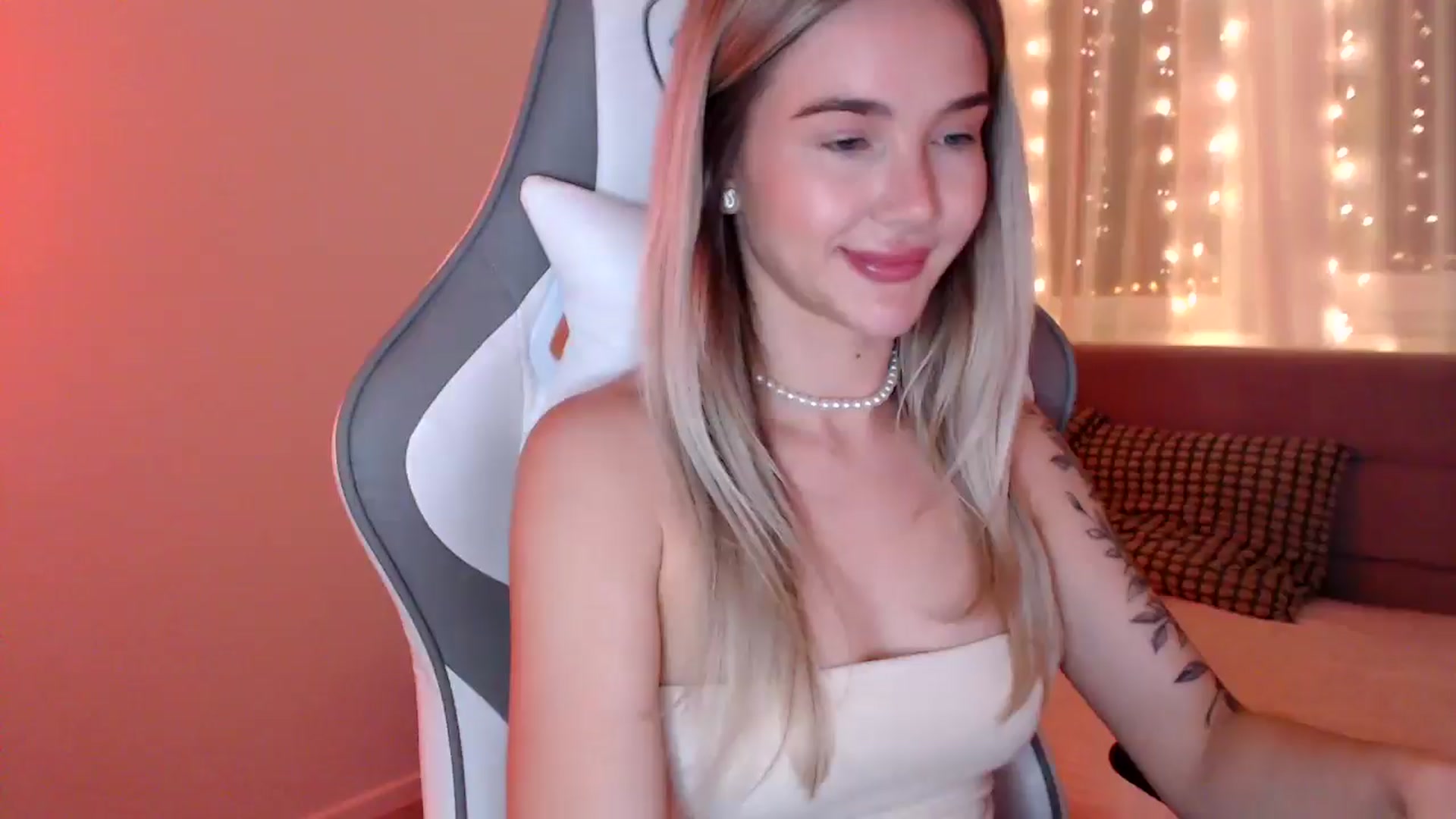 Gallery image thumbnail from HolyMeow's myfreecams stream on, 05/31/2025, 19:58 image 10 of 20