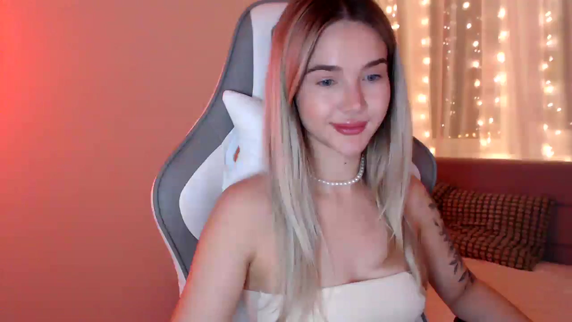 Gallery image thumbnail from HolyMeow's myfreecams stream on, 05/31/2025, 19:58 image 14 of 20