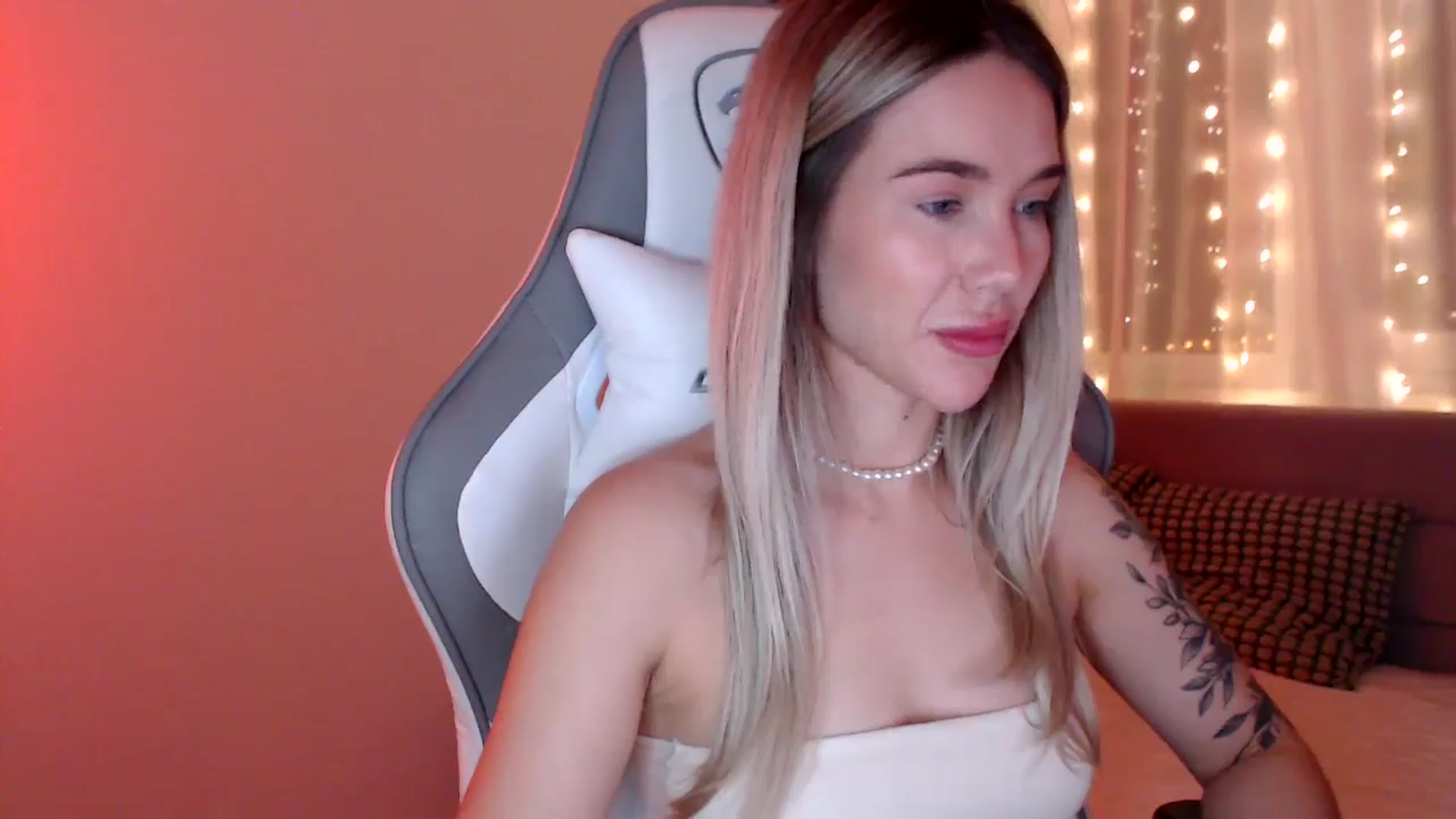 Gallery image thumbnail from HolyMeow's myfreecams stream on, 05/31/2025, 19:58 image 19 of 20