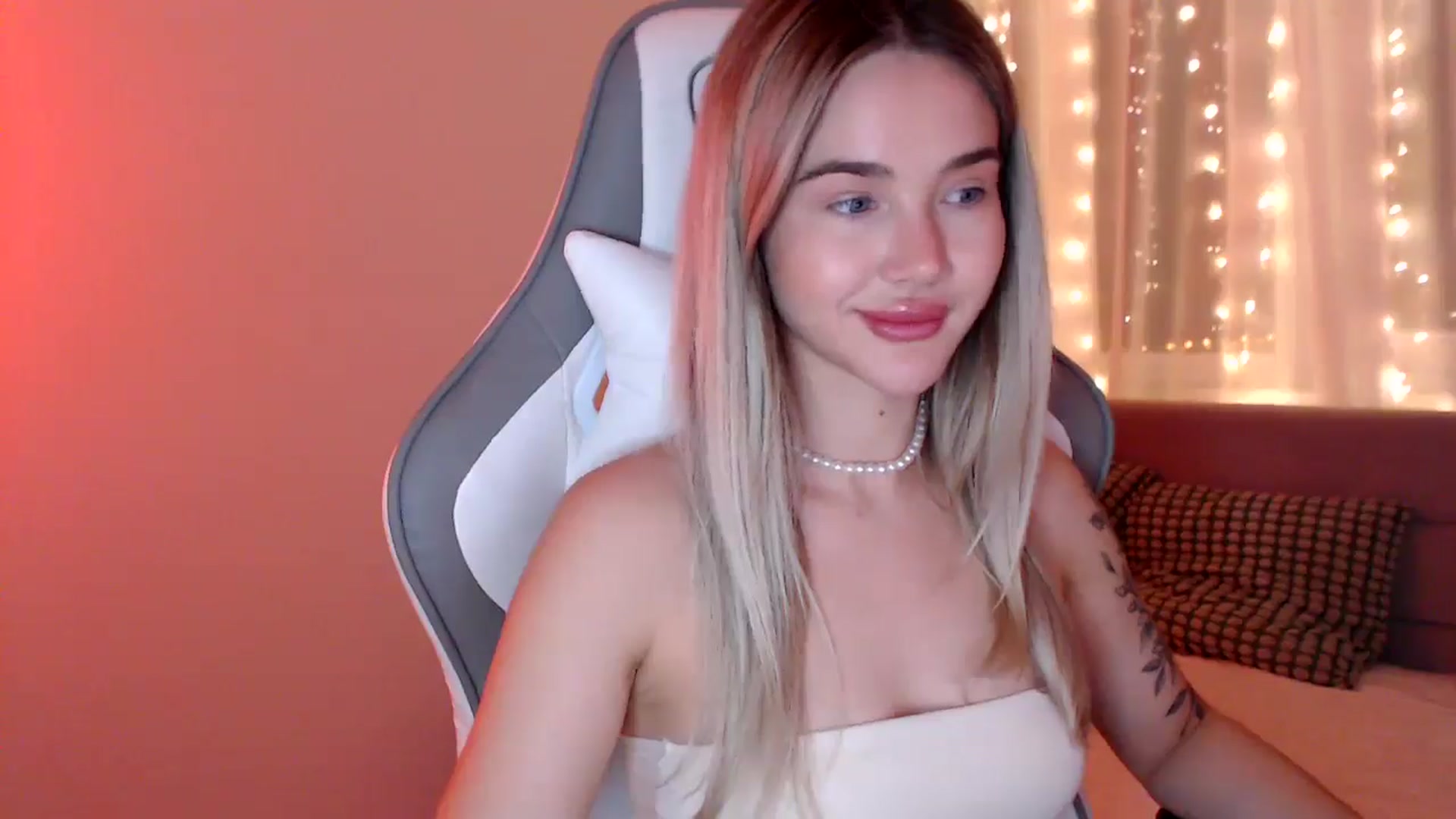 Gallery image thumbnail from HolyMeow's myfreecams stream on, 05/31/2025, 19:58 image 13 of 20