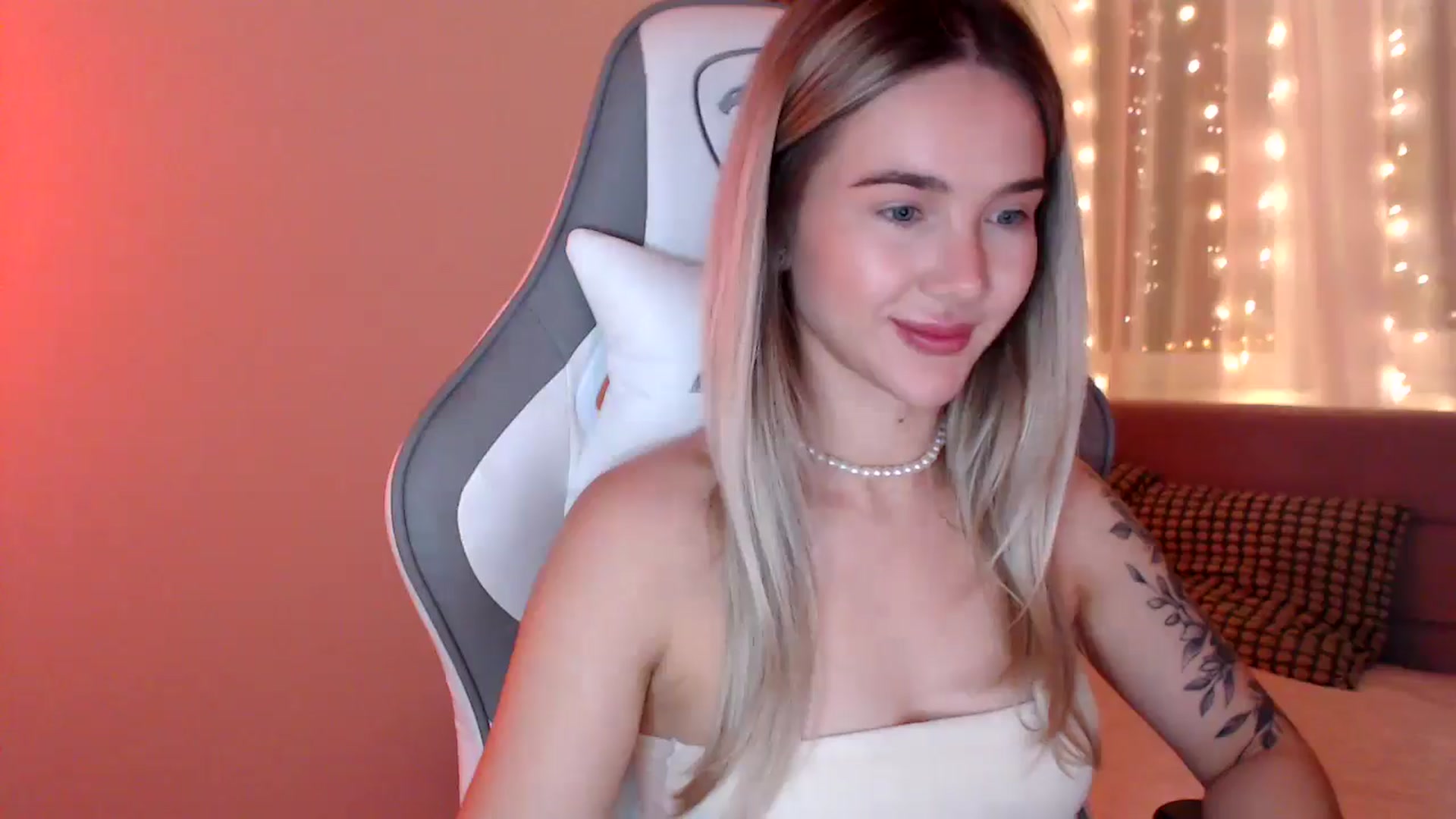 Gallery image thumbnail from HolyMeow's myfreecams stream on, 05/31/2025, 19:58 image 20 of 20