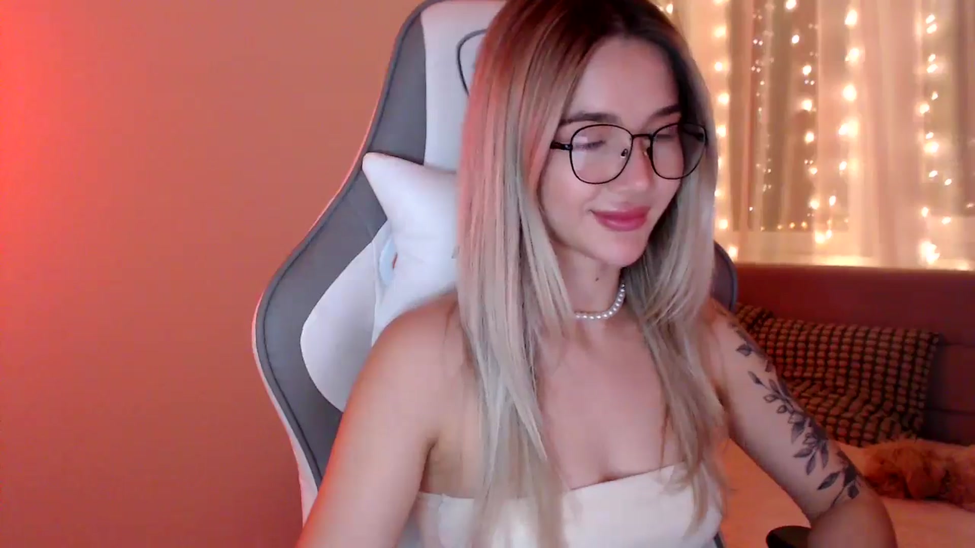 Gallery image thumbnail from HolyMeow's myfreecams stream on, 05/31/2025, 21:22 image 10 of 20