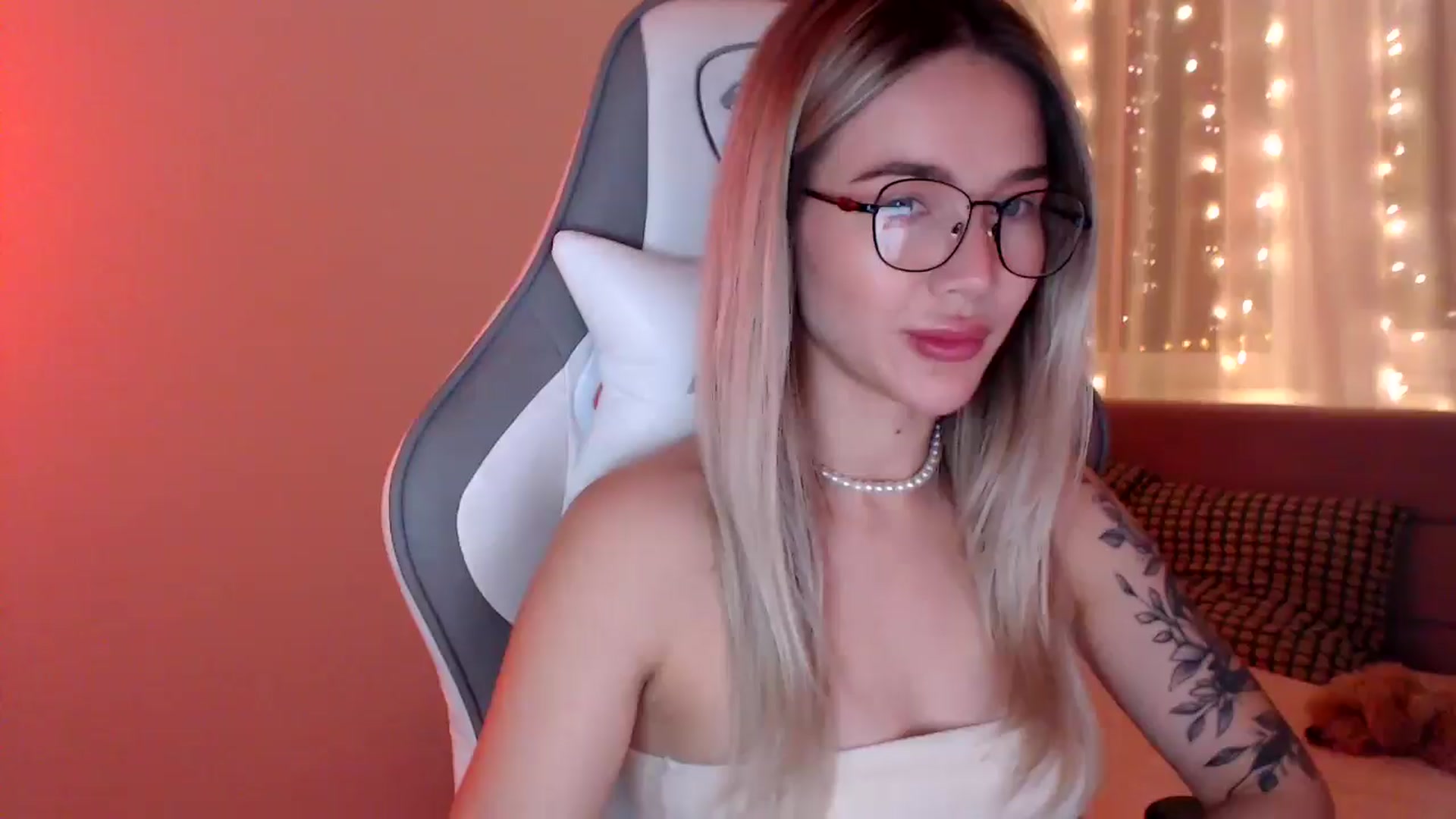 Gallery image thumbnail from HolyMeow's myfreecams stream on, 05/31/2025, 21:22 image 1 of 20