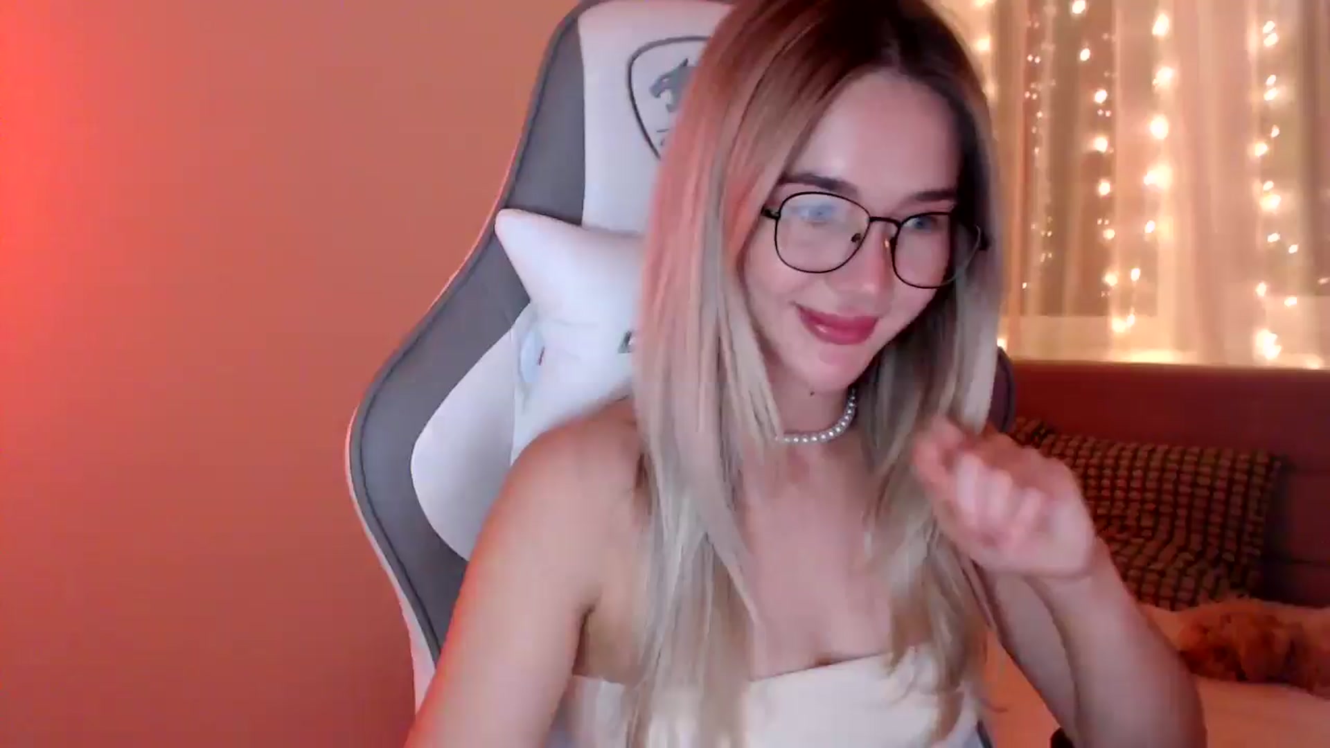 Gallery image thumbnail from HolyMeow's myfreecams stream on, 05/31/2025, 21:22 image 11 of 20