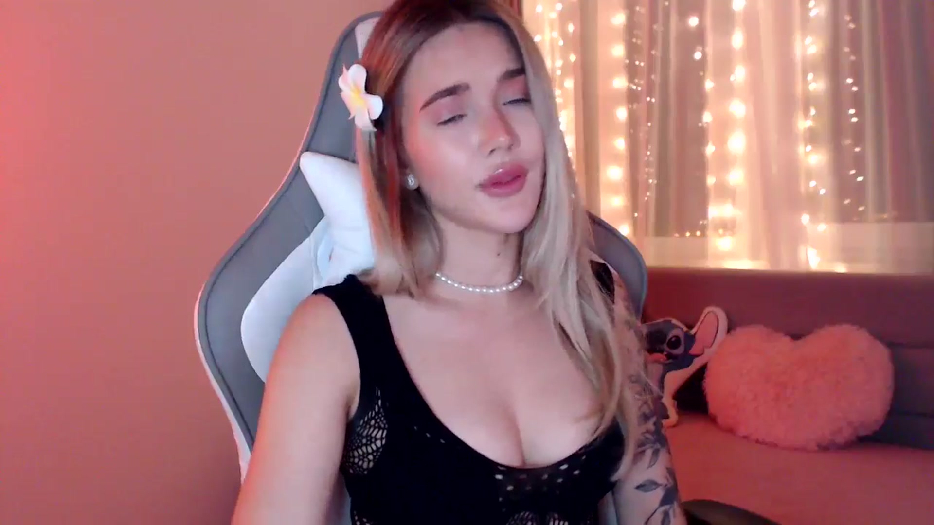 Gallery image thumbnail from HolyMeow's myfreecams stream on, 06/03/2025, 21:11 image 16 of 20