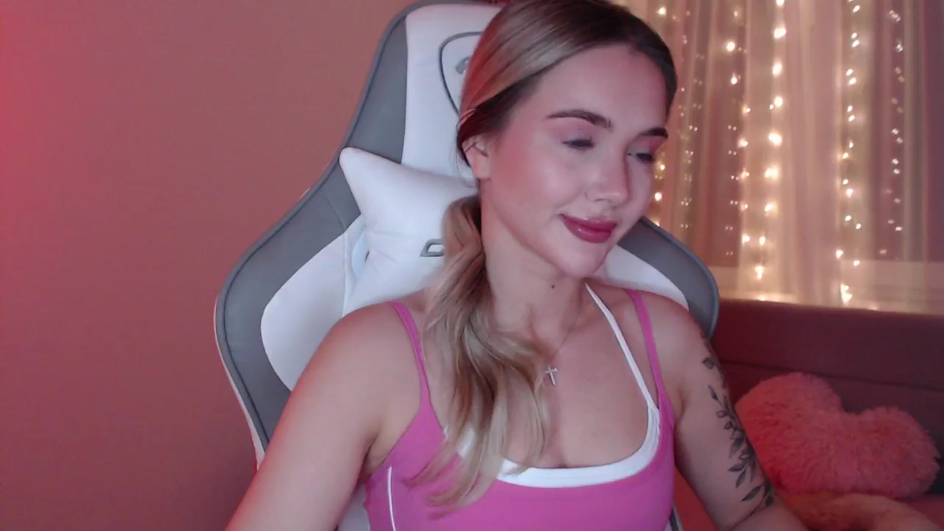 Gallery image thumbnail from HolyMeow's myfreecams stream on, 06/07/2025, 20:13 image 2 of 20