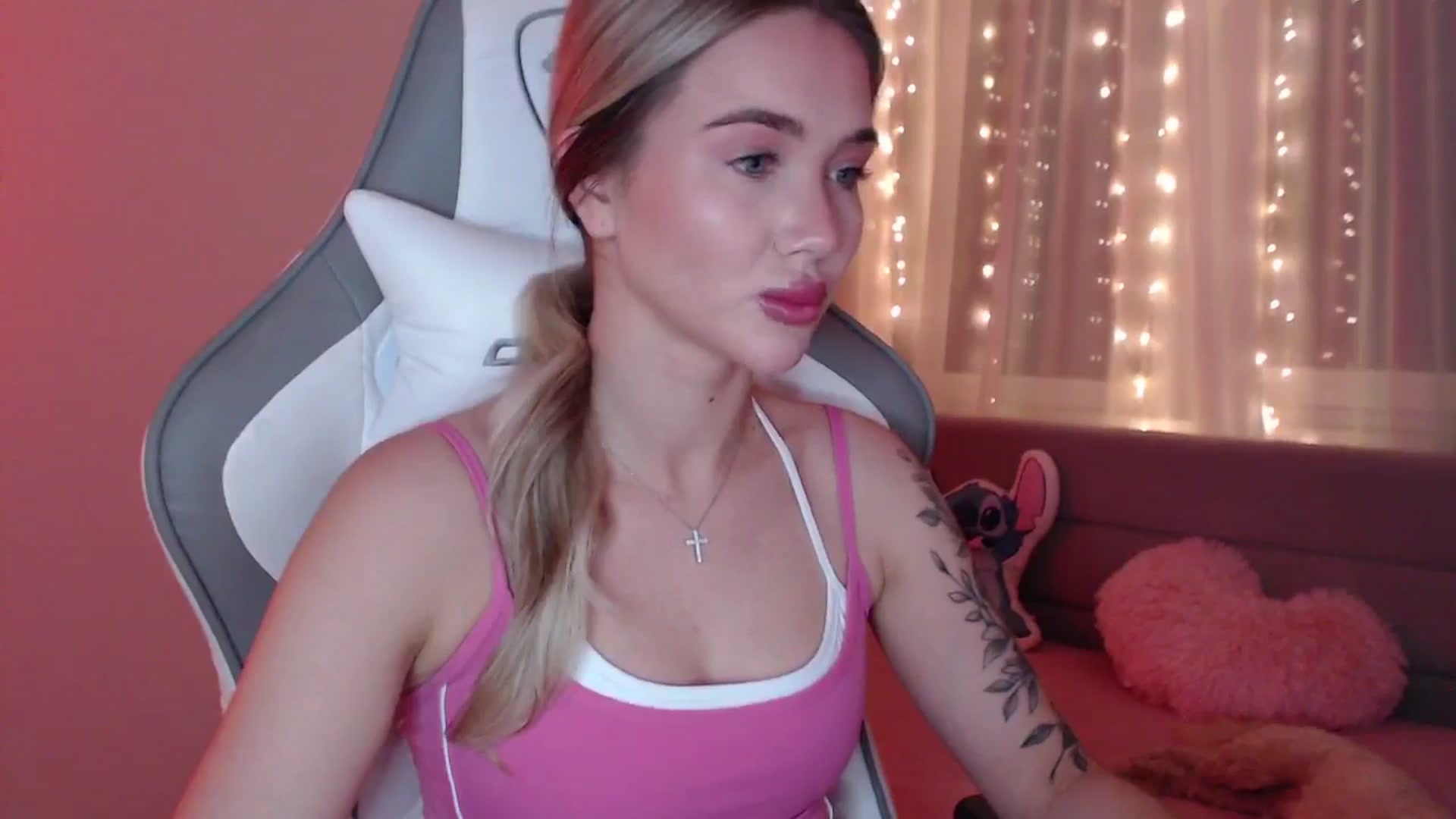 Gallery image thumbnail from HolyMeow's myfreecams stream on, 06/07/2025, 20:13 image 17 of 20