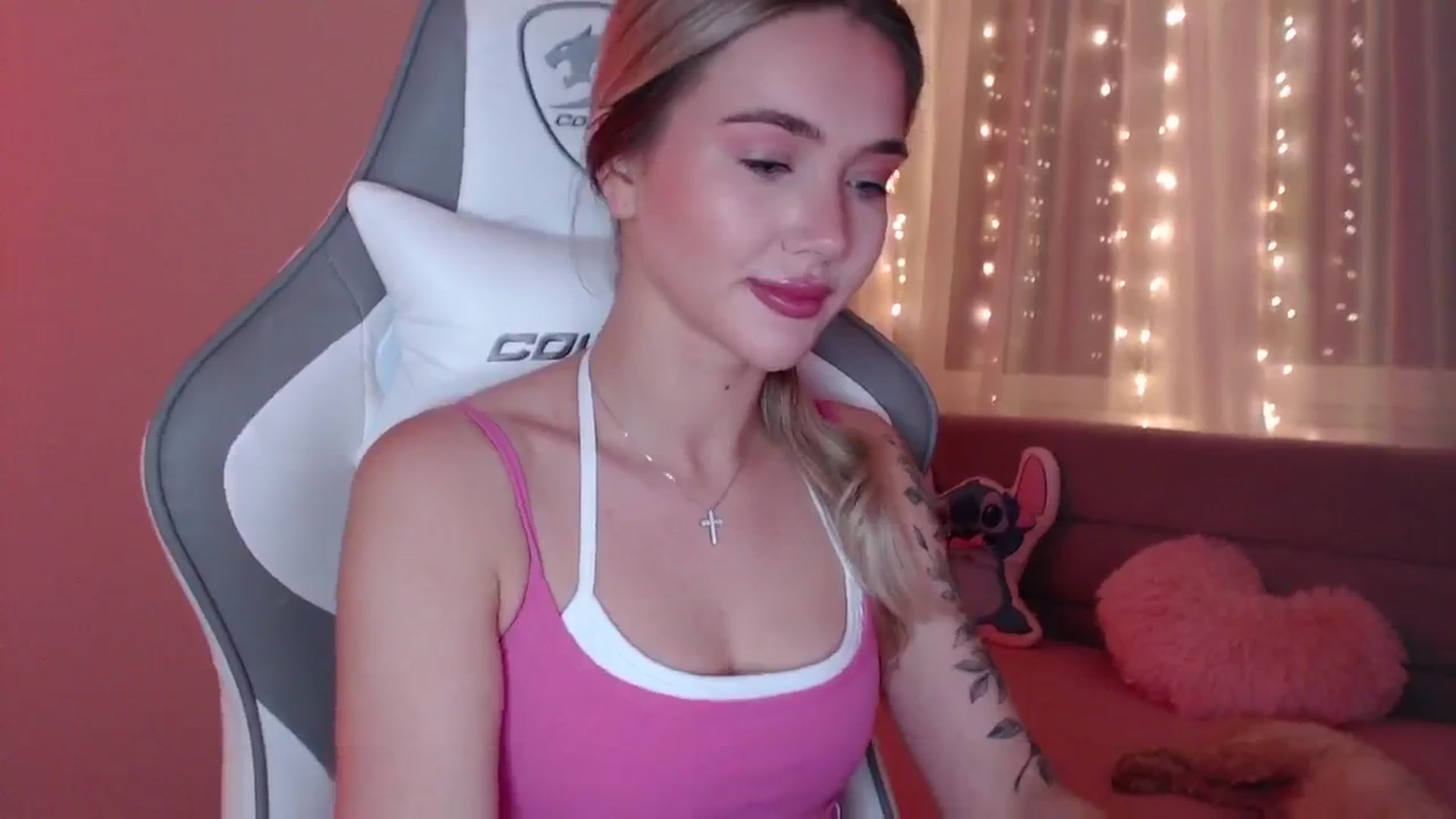 Gallery image thumbnail from HolyMeow's myfreecams stream on, 06/07/2025, 20:13 image 12 of 20