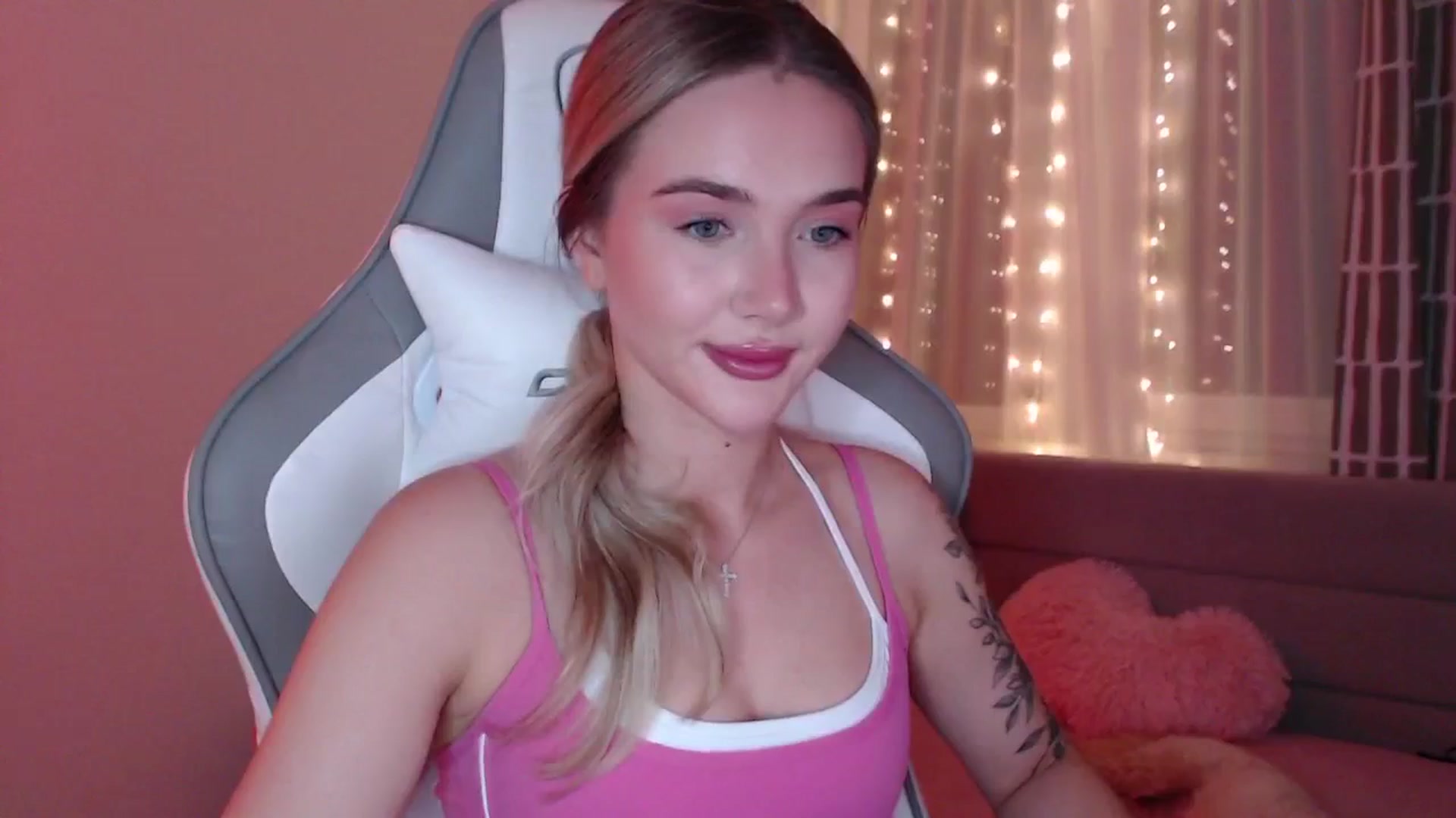 Gallery image thumbnail from HolyMeow's myfreecams stream on, 06/07/2025, 20:13 image 8 of 20