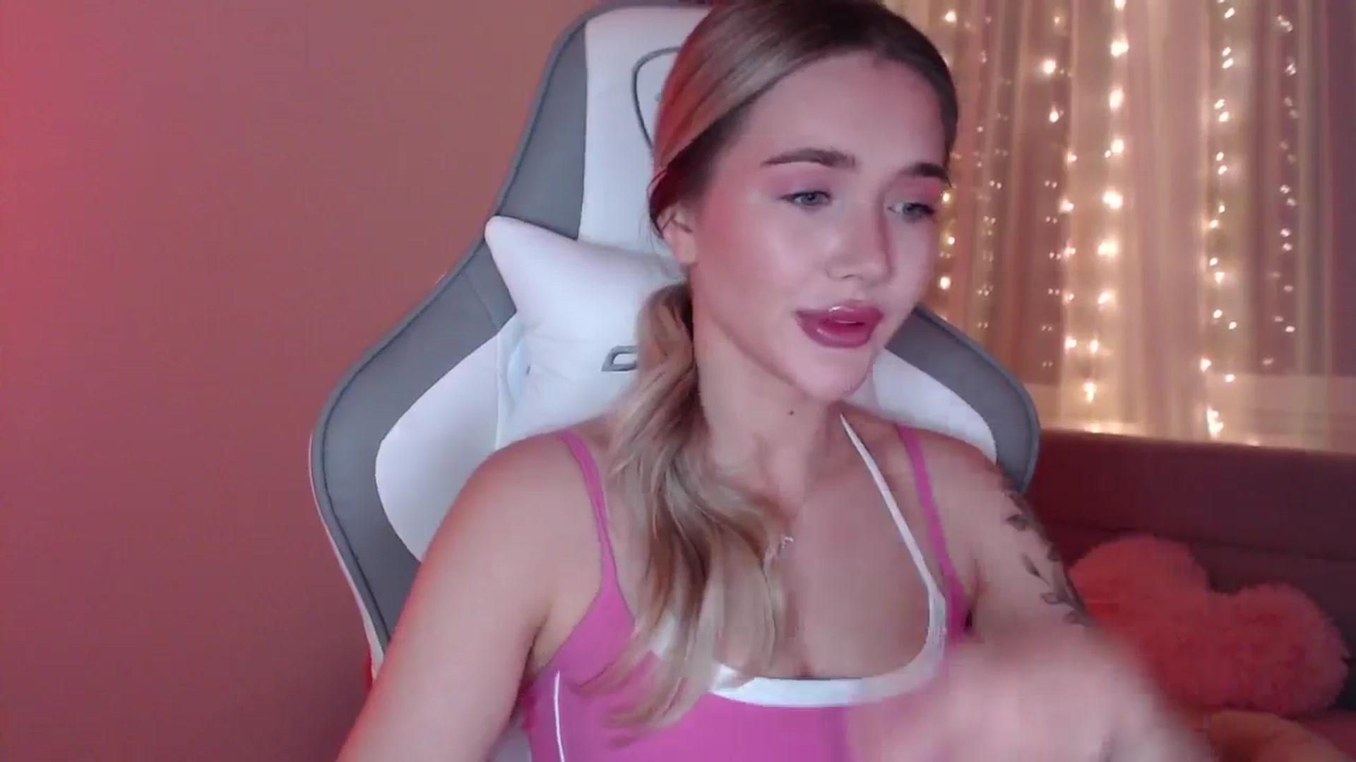 Gallery image thumbnail from HolyMeow's myfreecams stream on, 06/07/2025, 20:13 image 4 of 20