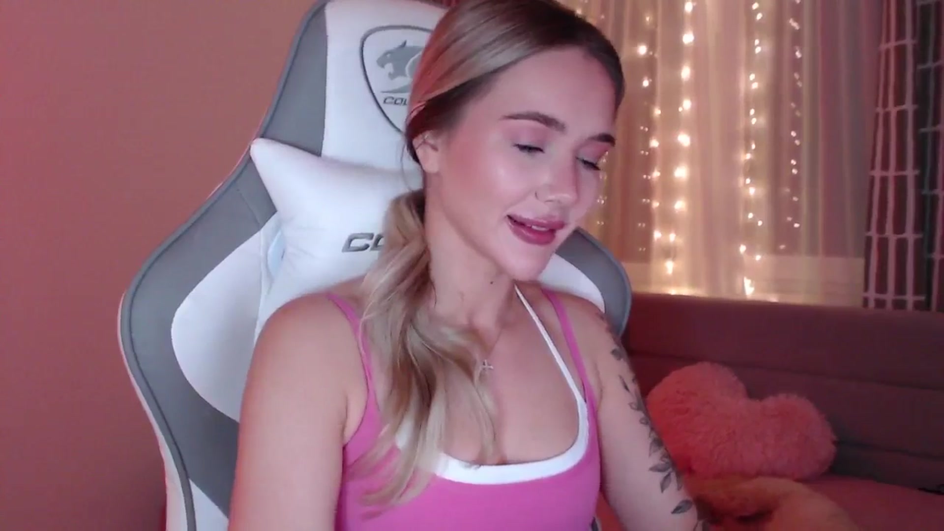 Gallery image thumbnail from HolyMeow's myfreecams stream on, 06/07/2025, 20:13 image 9 of 20
