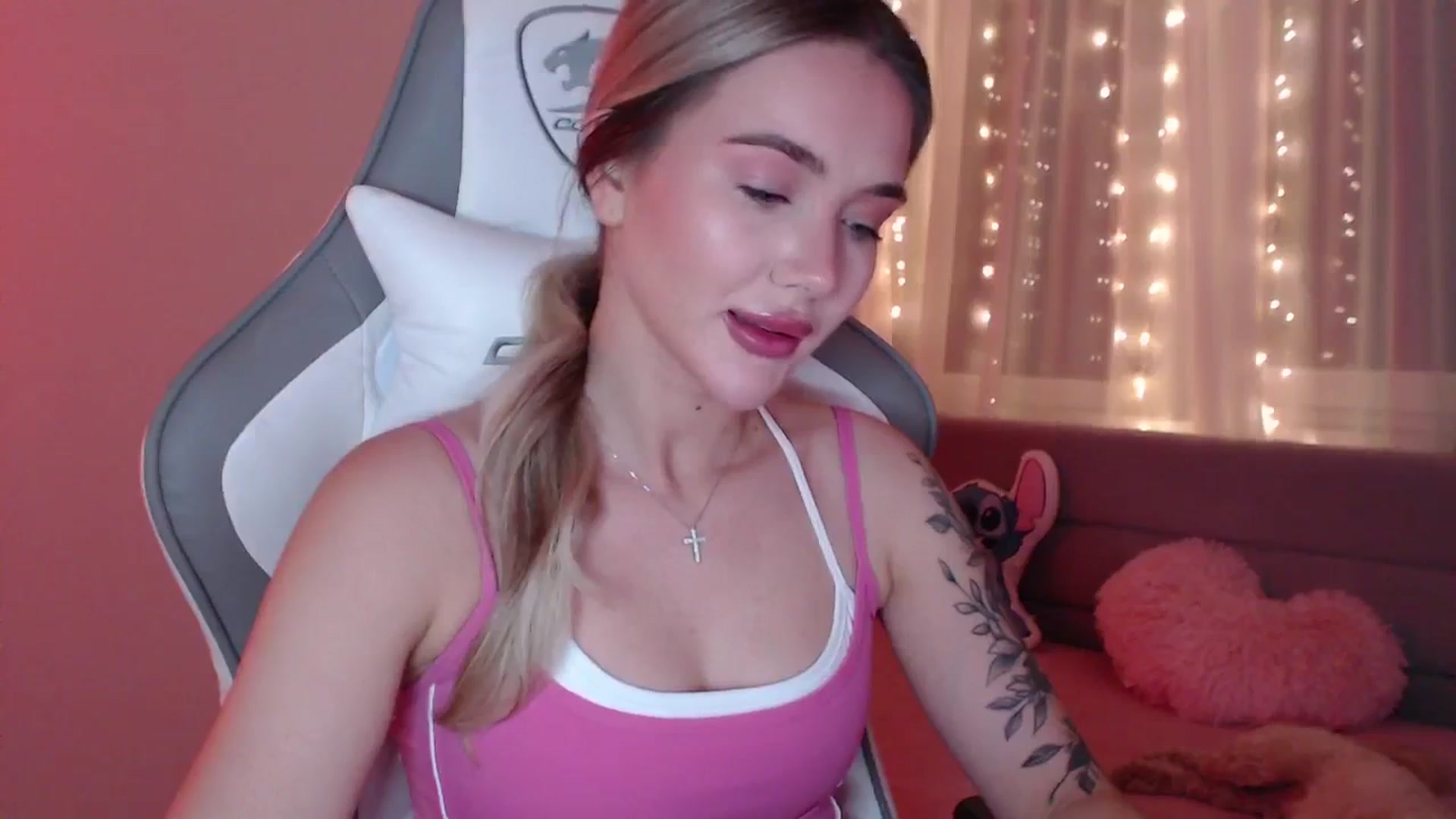 Gallery image thumbnail from HolyMeow's myfreecams stream on, 06/07/2025, 20:13 image 18 of 20