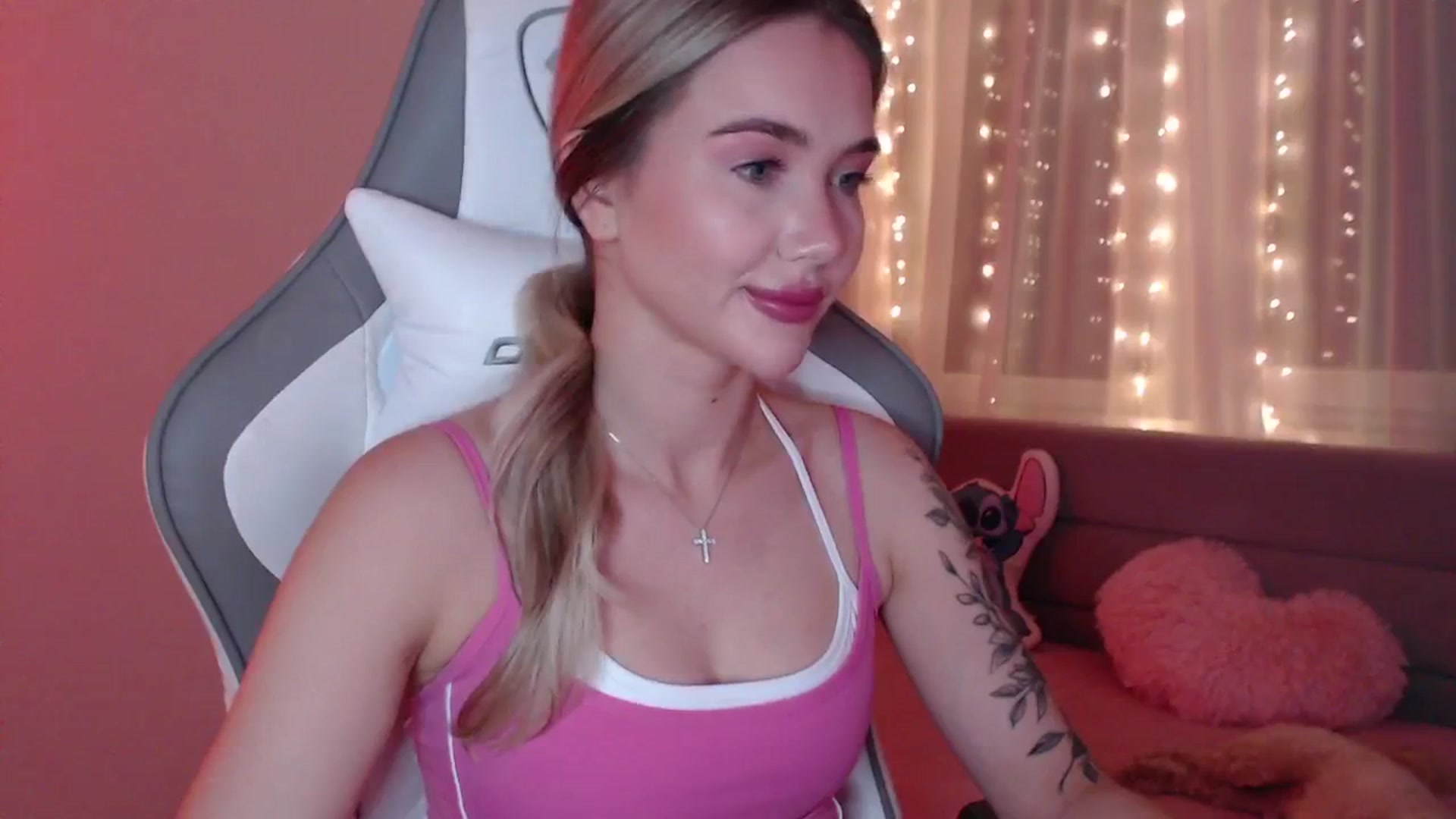 Gallery image thumbnail from HolyMeow's myfreecams stream on, 06/07/2025, 20:13 image 19 of 20