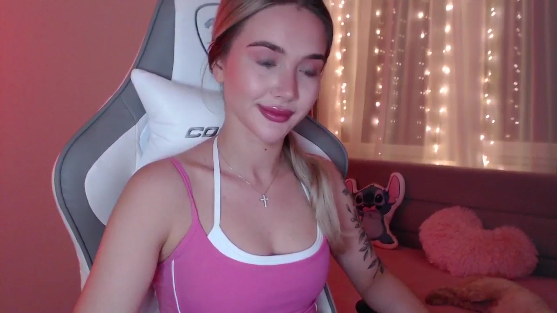 Gallery image thumbnail from HolyMeow's myfreecams stream on, 06/07/2025, 20:13 image 13 of 20
