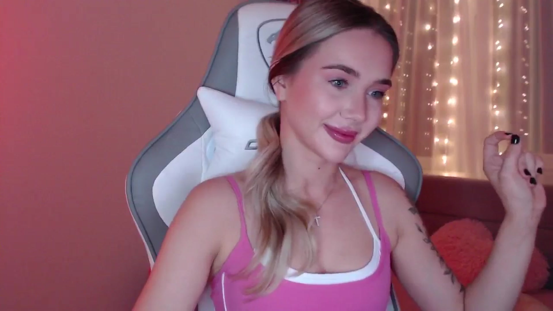 Gallery image thumbnail from HolyMeow's myfreecams stream on, 06/07/2025, 20:13 image 3 of 20