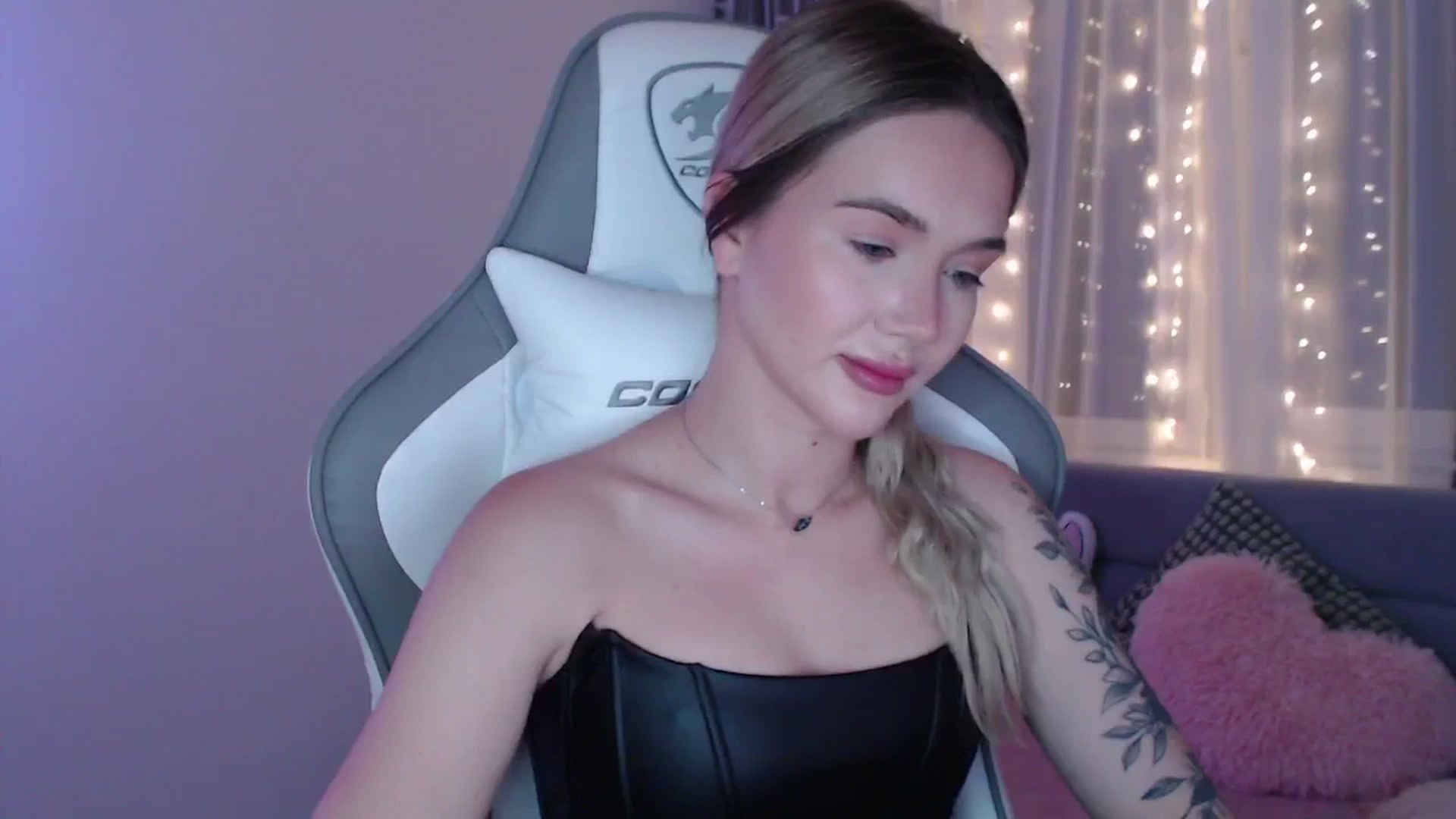 Gallery image thumbnail from HolyMeow's myfreecams stream on, 06/12/2025, 20:57 image 16 of 20