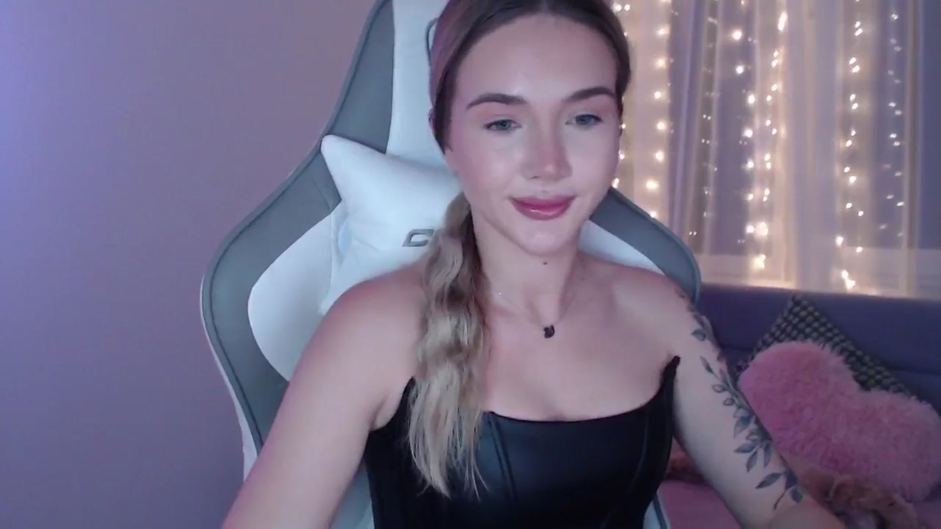 Gallery image thumbnail from HolyMeow's myfreecams stream on, 06/12/2025, 20:57 image 2 of 20