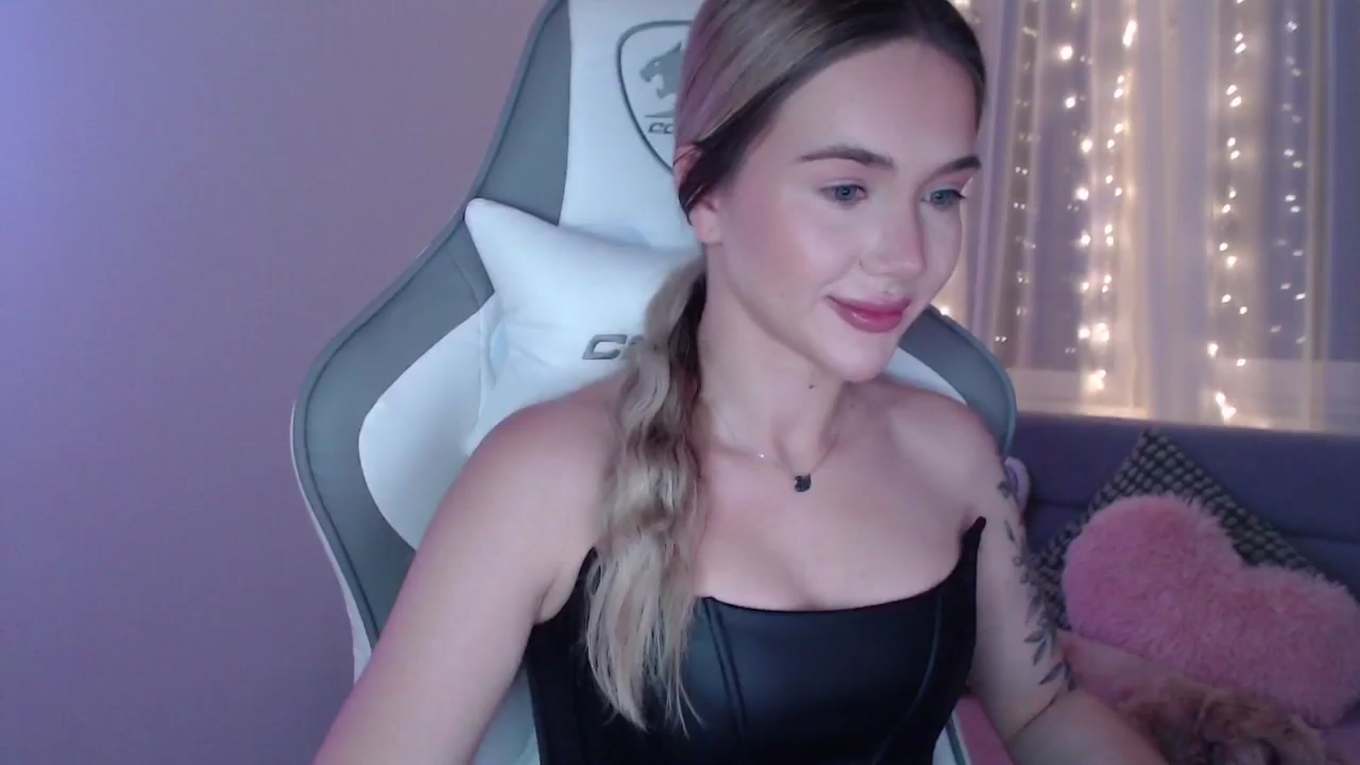 Gallery image thumbnail from HolyMeow's myfreecams stream on, 06/12/2025, 20:57 image 1 of 20