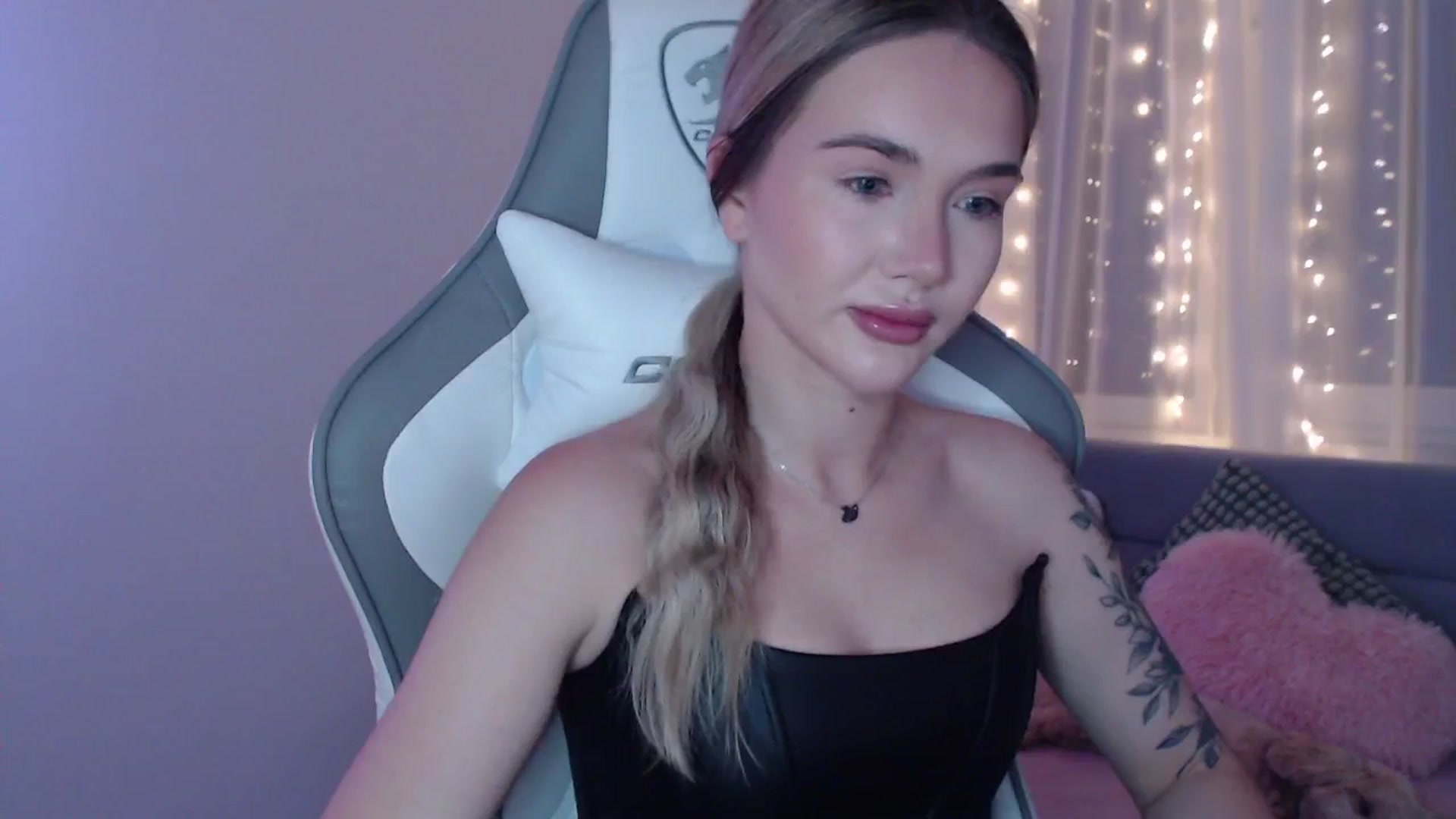 Gallery image thumbnail from HolyMeow's myfreecams stream on, 06/12/2025, 20:57 image 6 of 20