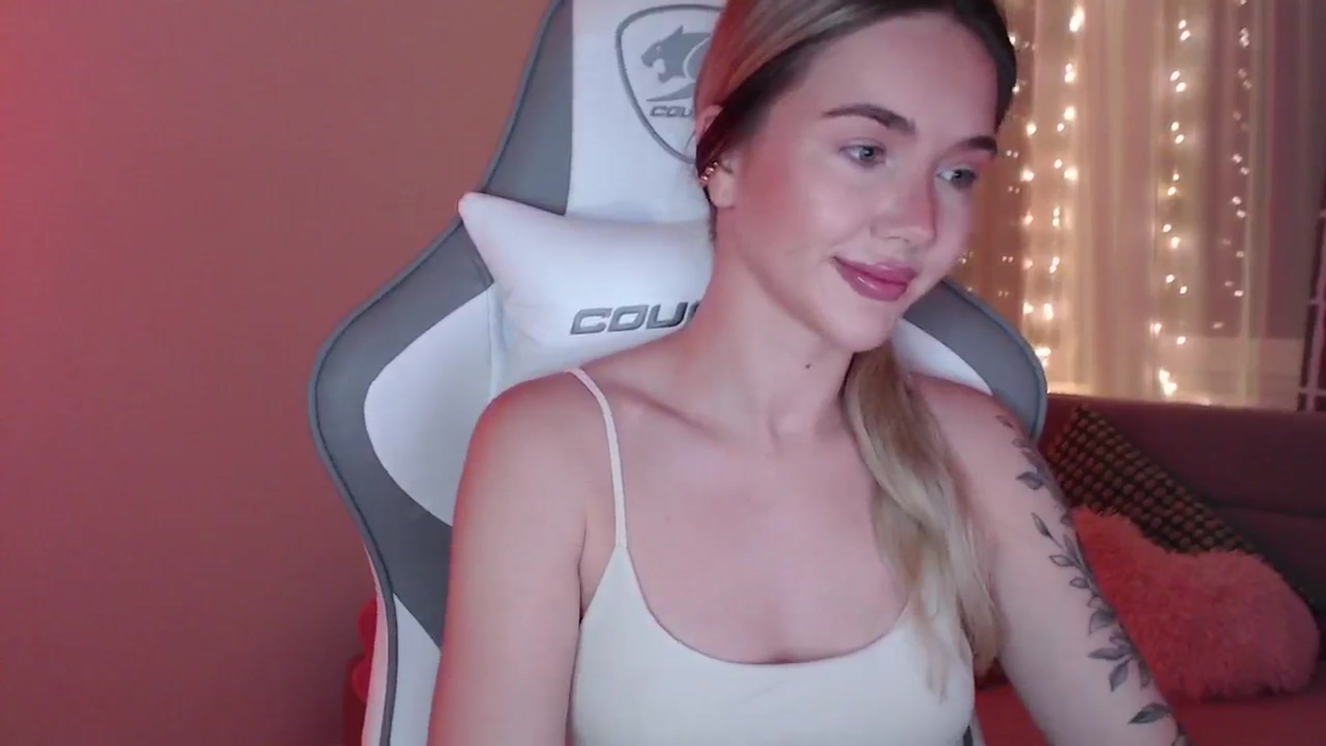 Gallery image thumbnail from HolyMeow's myfreecams stream on, 06/14/2025, 21:26 image 11 of 20