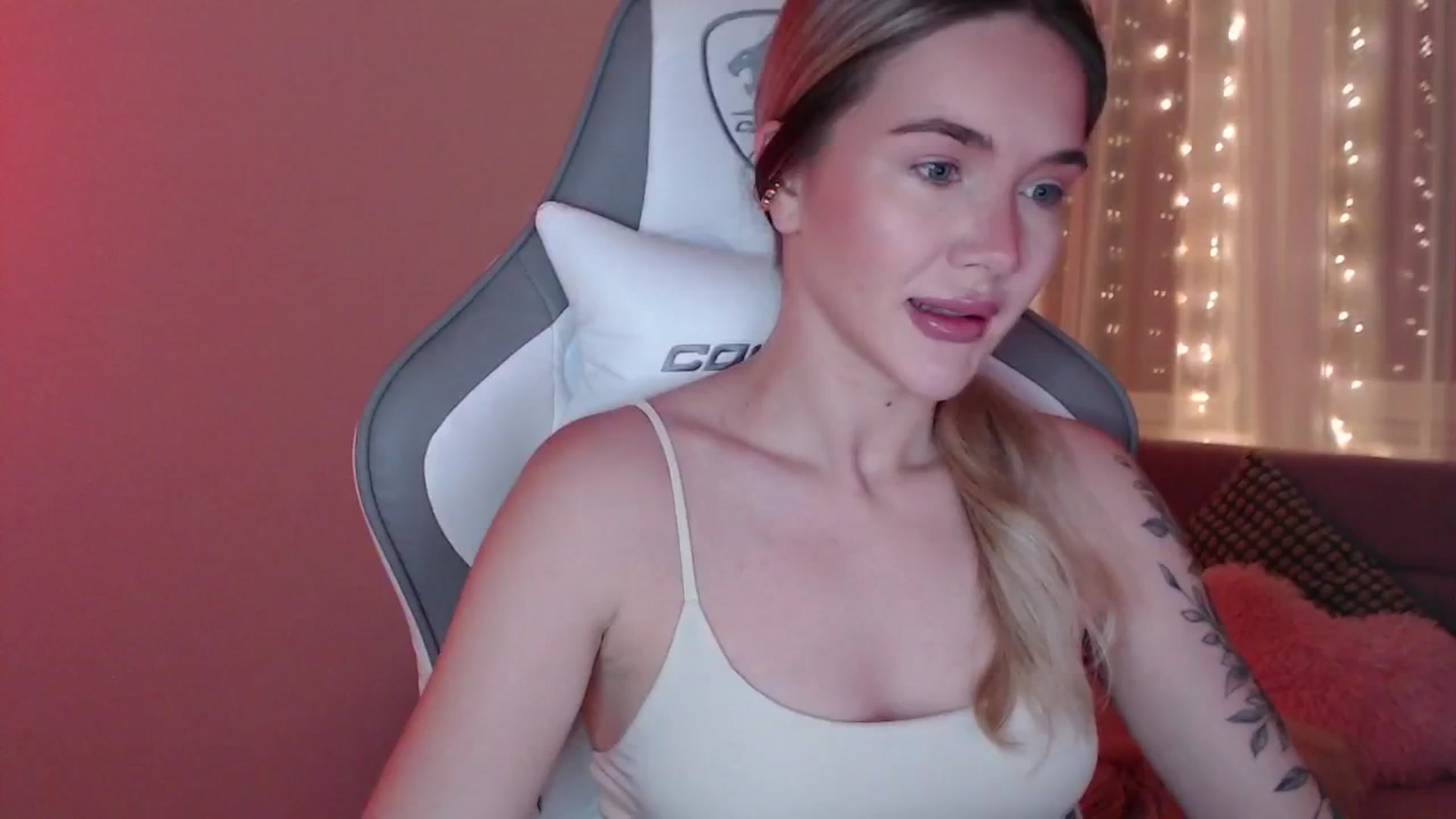 Gallery image thumbnail from HolyMeow's myfreecams stream on, 06/14/2025, 21:26 image 3 of 20