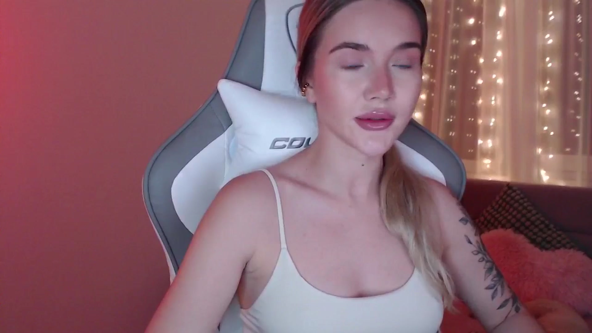 Gallery image thumbnail from HolyMeow's myfreecams stream on, 06/14/2025, 21:26 image 8 of 20