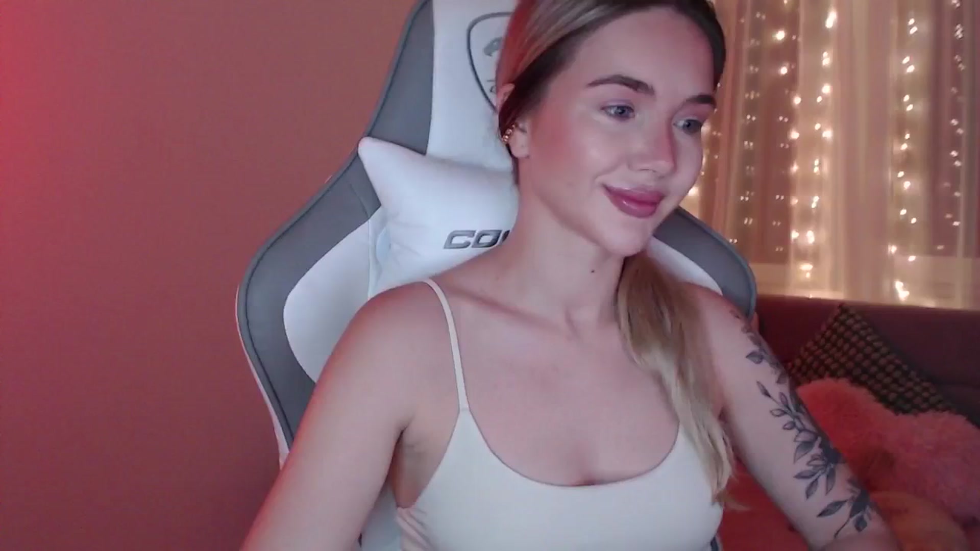 Gallery image thumbnail from HolyMeow's myfreecams stream on, 06/14/2025, 21:26 image 7 of 20