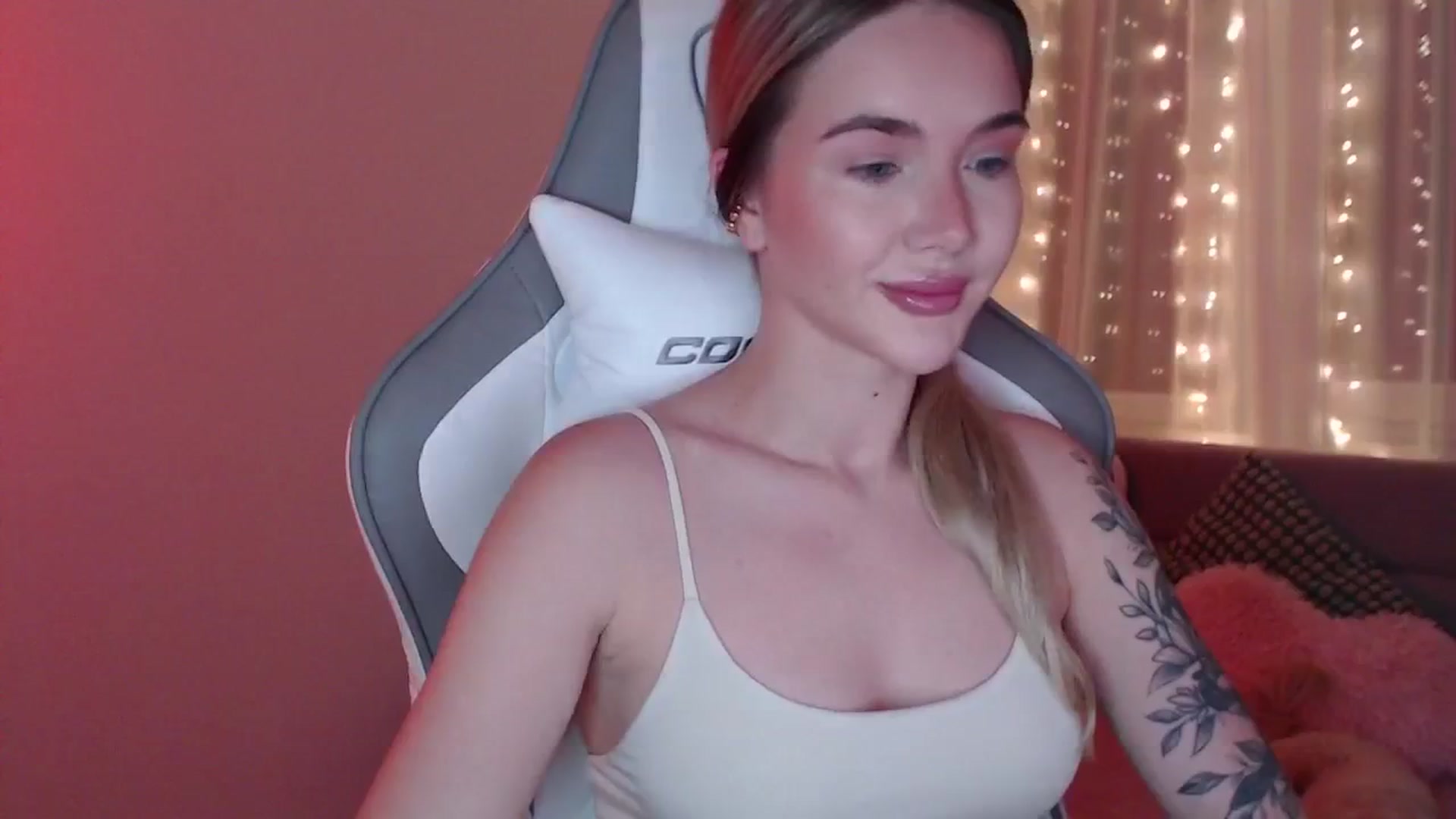 Gallery image thumbnail from HolyMeow's myfreecams stream on, 06/14/2025, 21:26 image 6 of 20