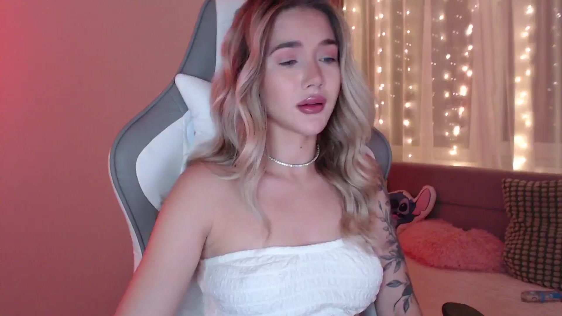 Gallery image thumbnail from HolyMeow's myfreecams stream on, 06/18/2025, 23:59 image 10 of 20