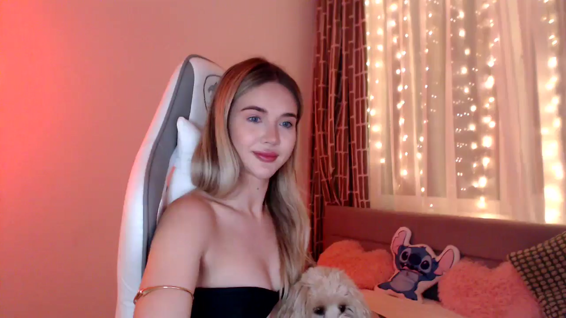 Gallery image thumbnail from HolyMeow's myfreecams stream on, 06/21/2025, 23:46 image 19 of 20