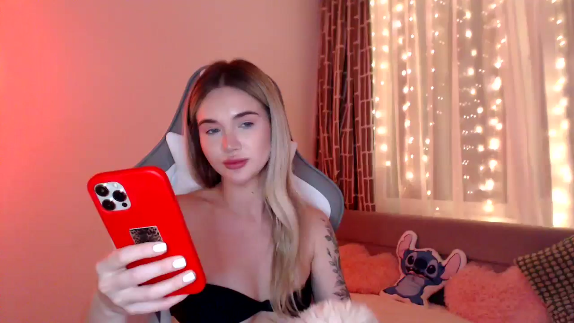 Gallery image thumbnail from HolyMeow's myfreecams stream on, 06/21/2025, 23:46 image 17 of 20