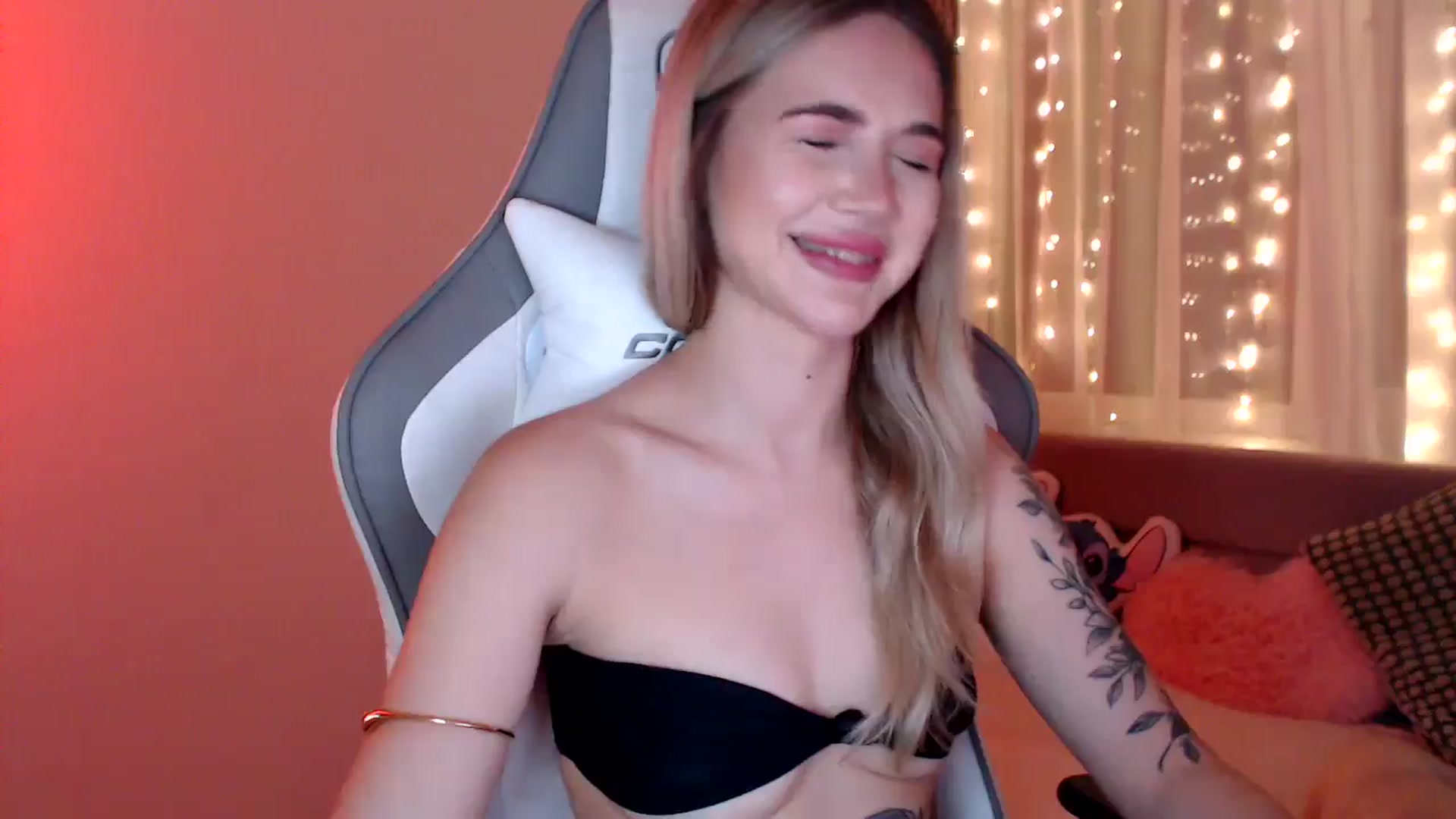 Gallery image thumbnail from HolyMeow's myfreecams stream on, 06/21/2025, 23:46 image 15 of 20