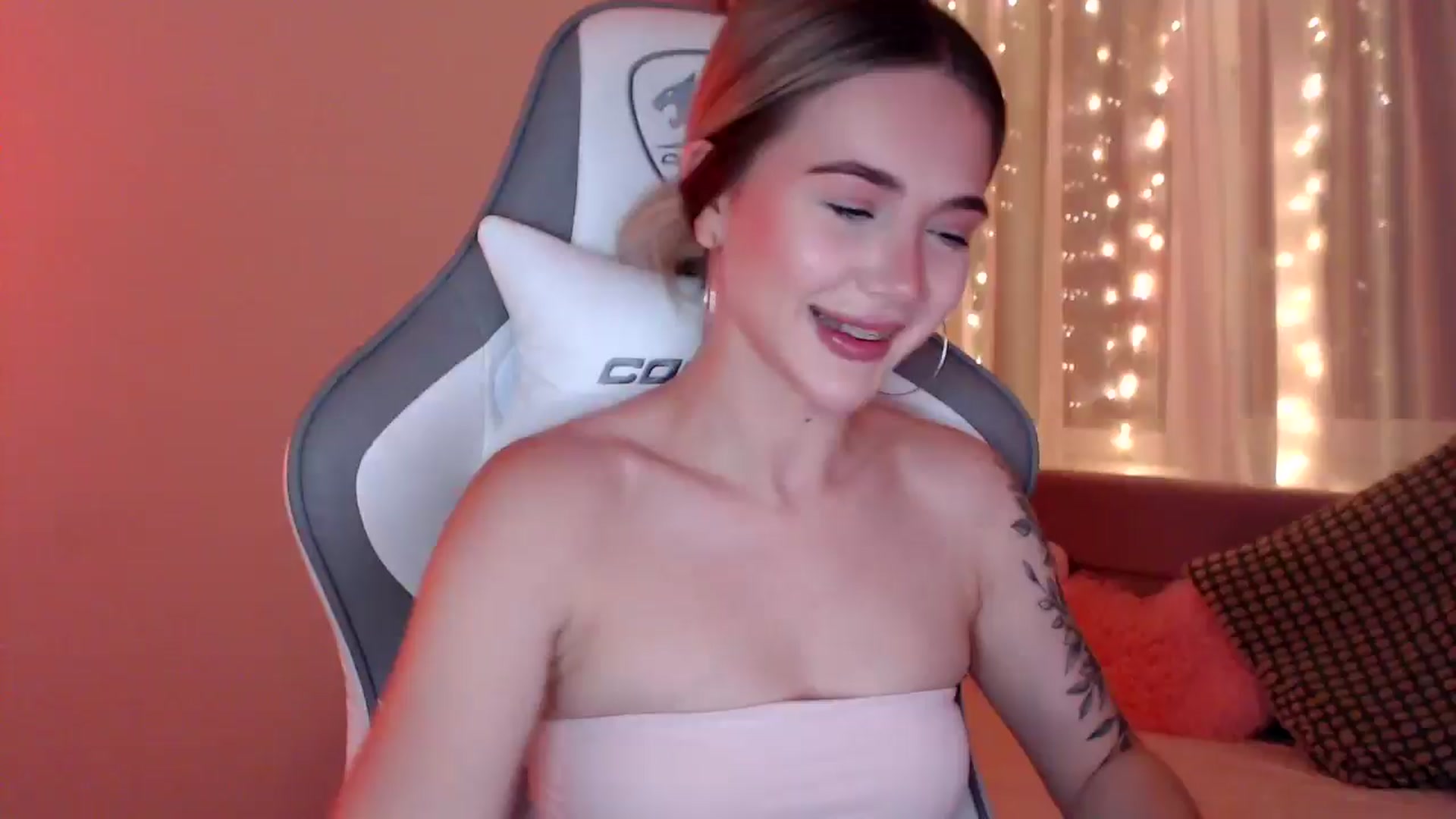 Gallery image thumbnail from HolyMeow's myfreecams stream on, 06/22/2025, 20:26 image 10 of 20