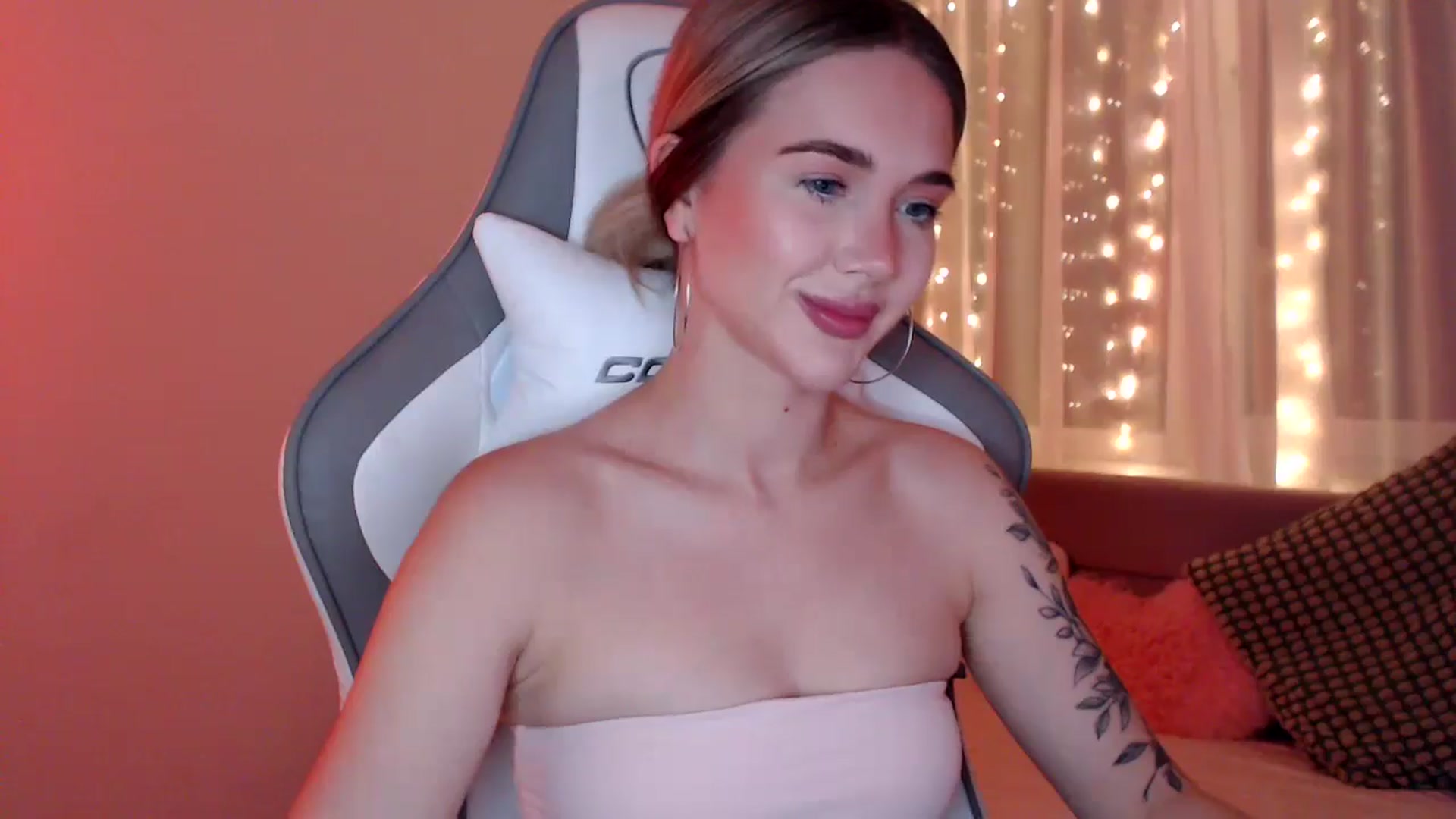 Gallery image thumbnail from HolyMeow's myfreecams stream on, 06/22/2025, 20:26 image 7 of 20