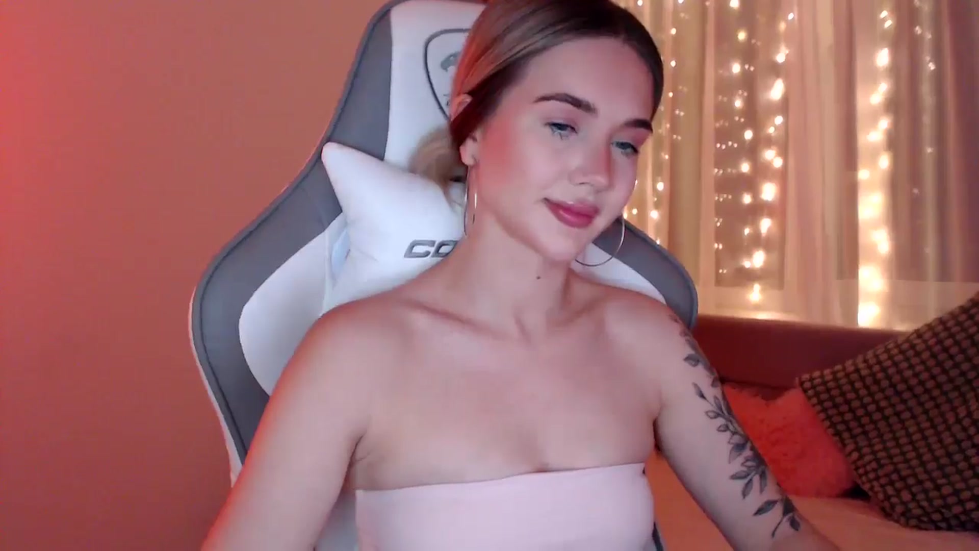 Gallery image thumbnail from HolyMeow's myfreecams stream on, 06/22/2025, 20:26 image 13 of 20