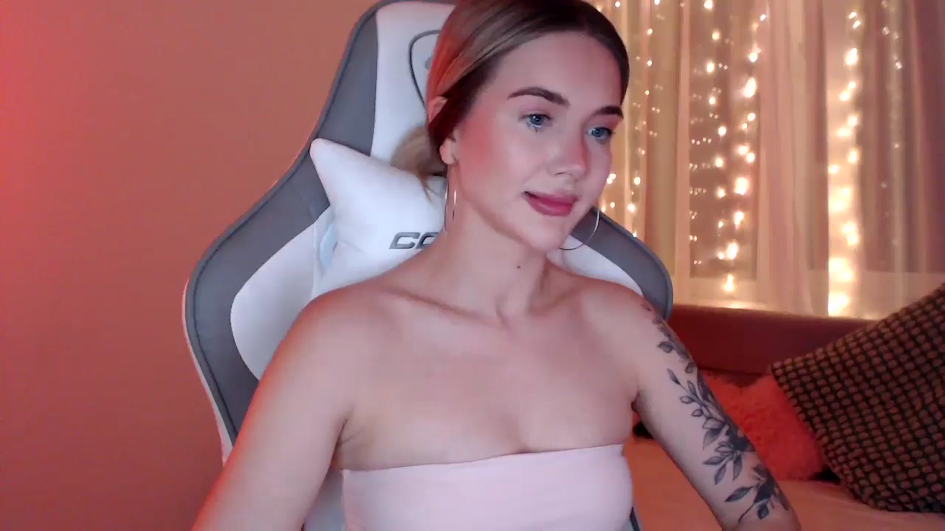 Gallery image thumbnail from HolyMeow's myfreecams stream on, 06/22/2025, 20:26 image 12 of 20