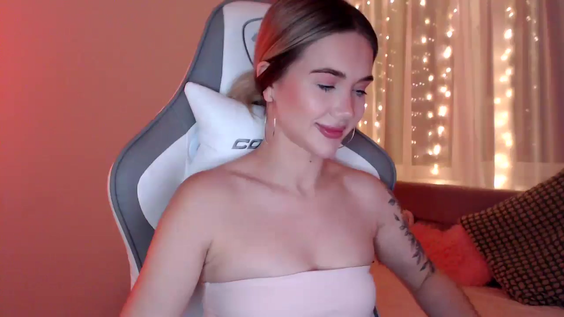 Gallery image thumbnail from HolyMeow's myfreecams stream on, 06/22/2025, 20:26 image 14 of 20