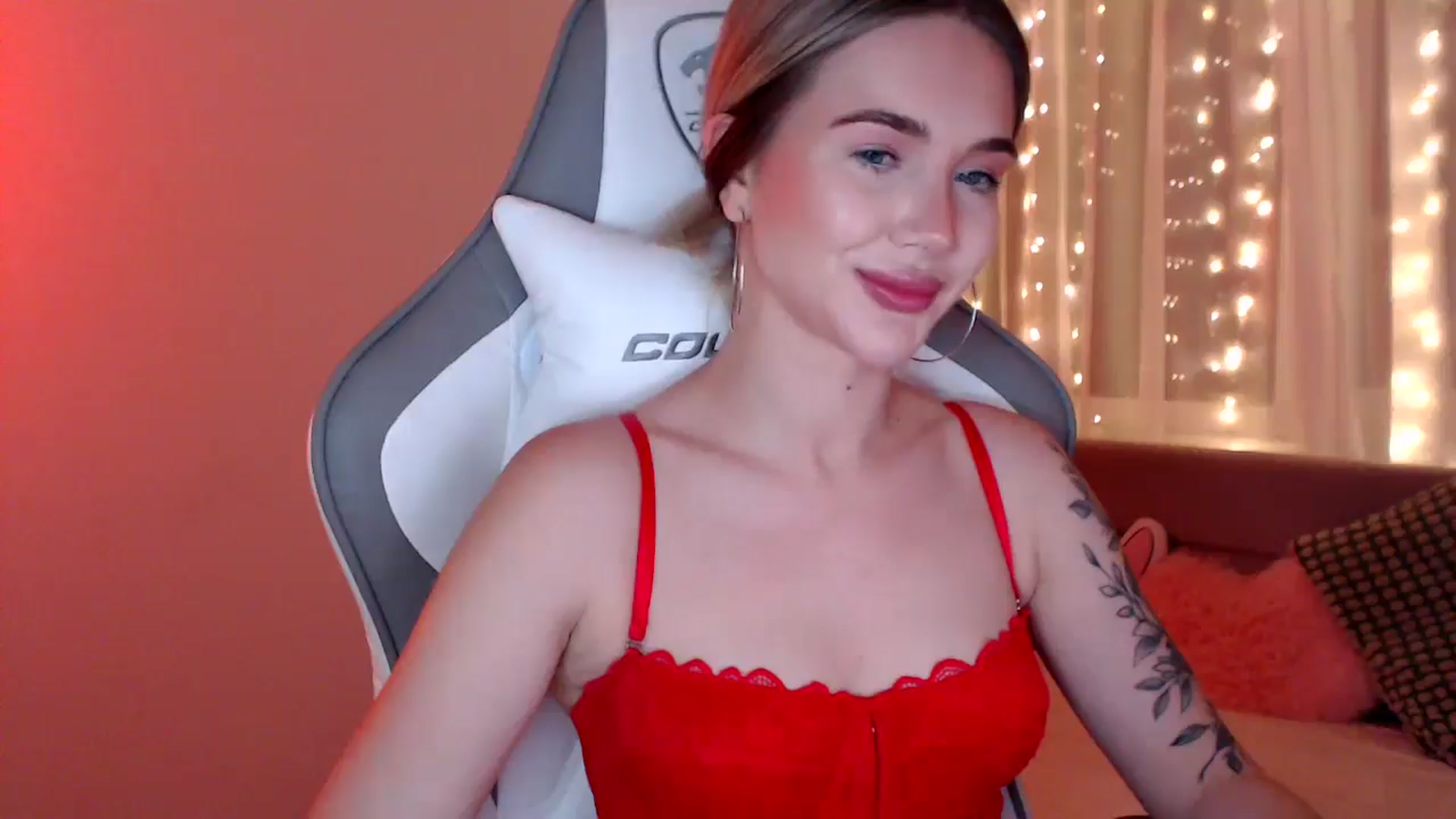 Gallery image thumbnail from HolyMeow's myfreecams stream on, 06/22/2025, 22:07 image 18 of 20