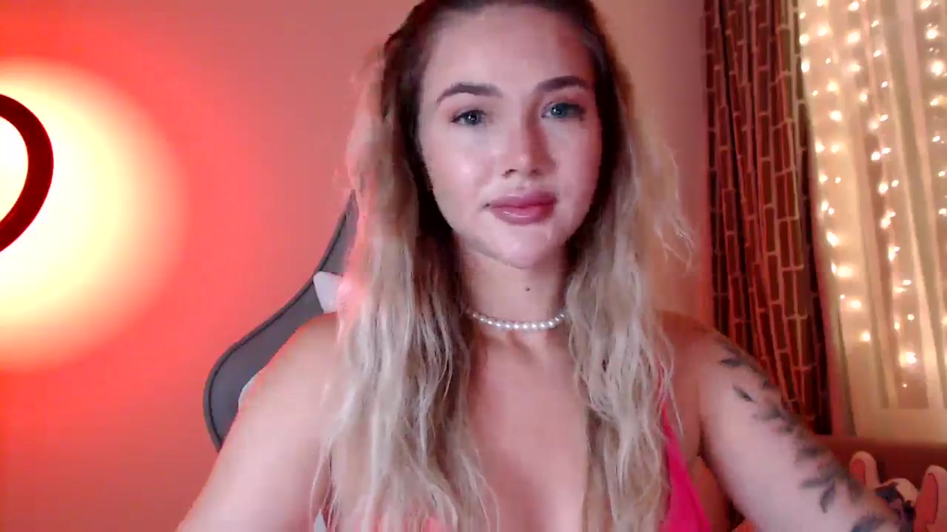 Gallery image thumbnail from HolyMeow's myfreecams stream on, 07/19/2025, 20:44 image 4 of 20