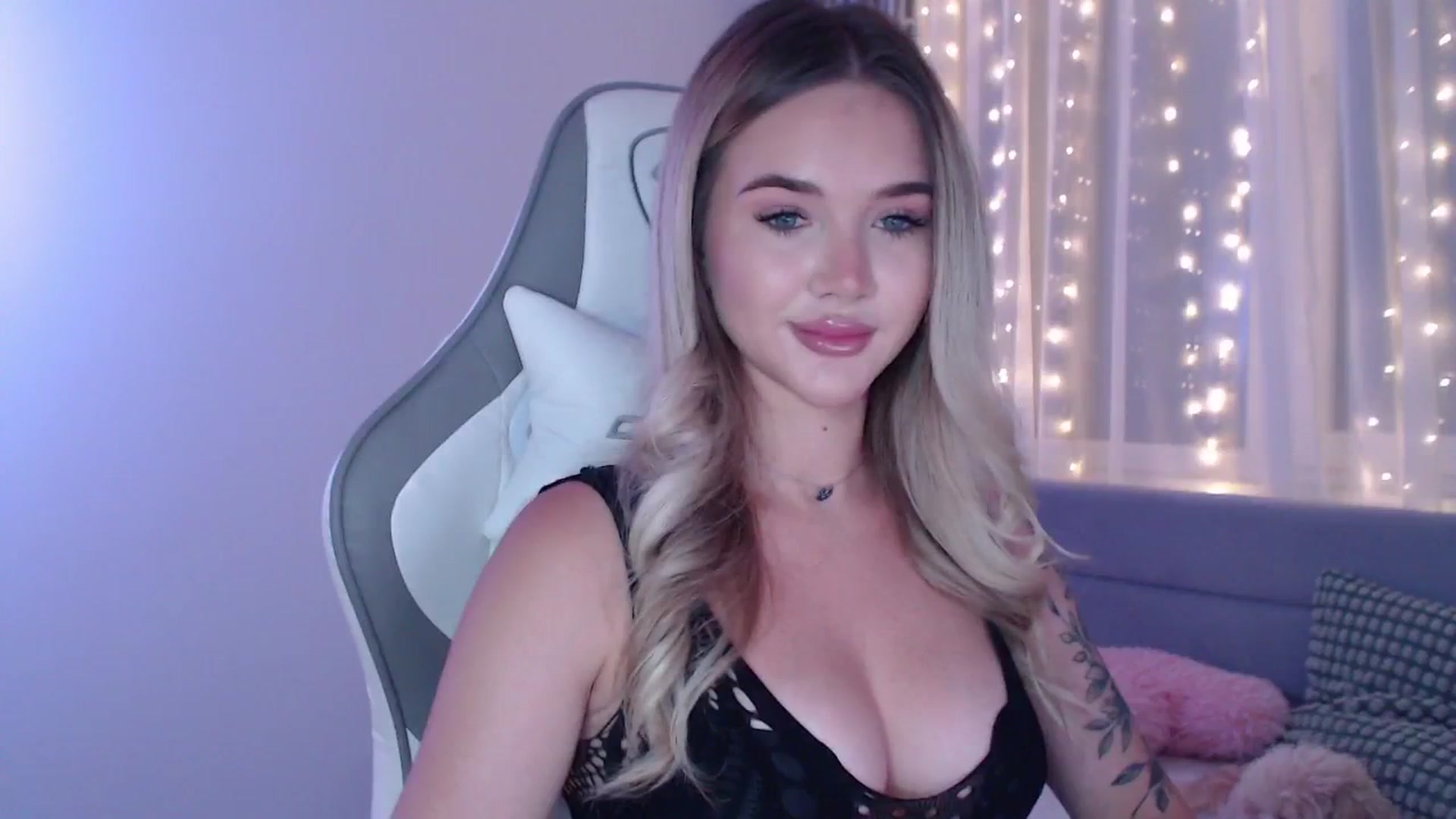 Gallery image thumbnail from HolyMeow's myfreecams stream on, 07/27/2025, 21:19 image 13 of 20