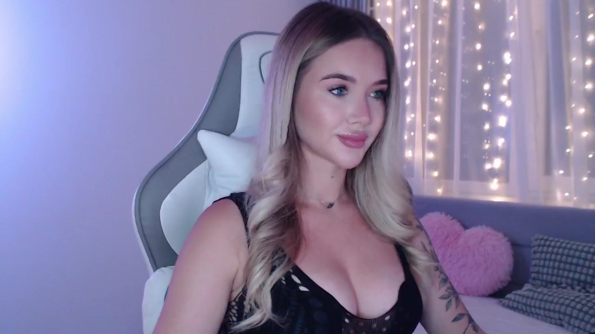 Gallery image thumbnail from HolyMeow's myfreecams stream on, 07/27/2025, 21:19 image 7 of 20