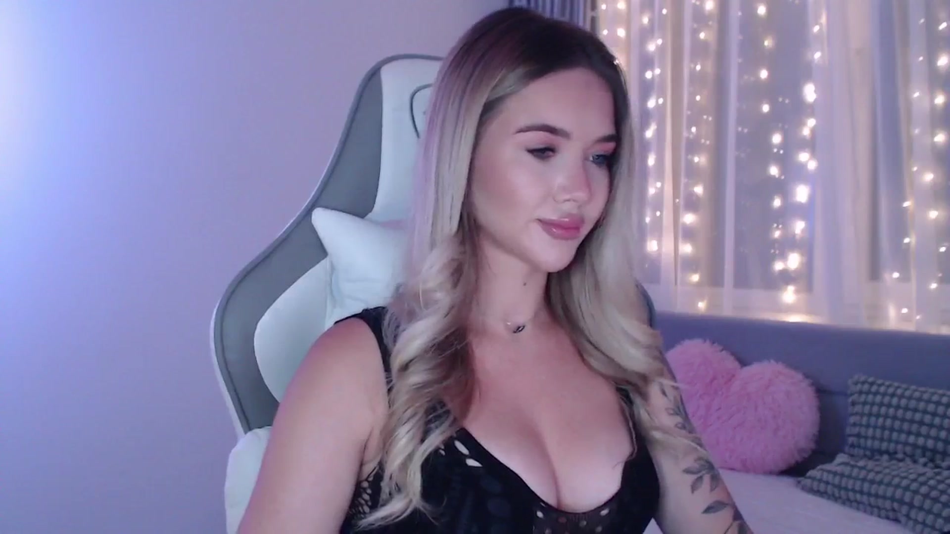 Gallery image thumbnail from HolyMeow's myfreecams stream on, 07/27/2025, 21:19 image 10 of 20