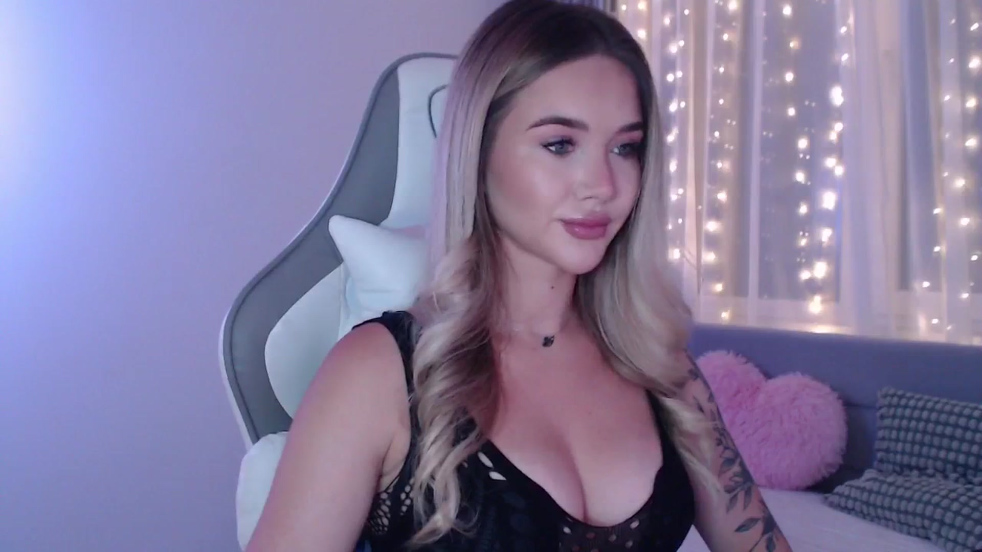 Gallery image thumbnail from HolyMeow's myfreecams stream on, 07/27/2025, 21:19 image 4 of 20