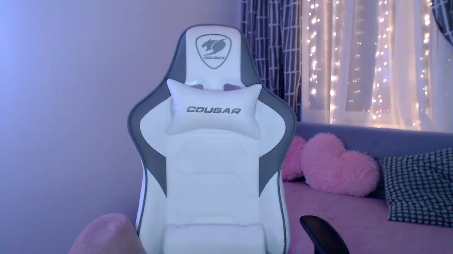 Gallery image thumbnail from HolyMeow's myfreecams stream on, 10/02/2025, 20:54 image 15 of 20